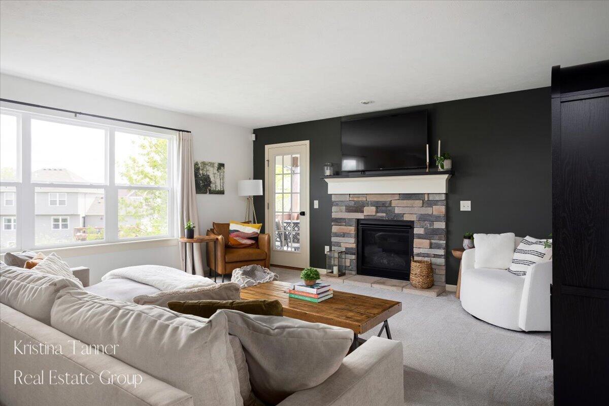 642 Echo Valley NE