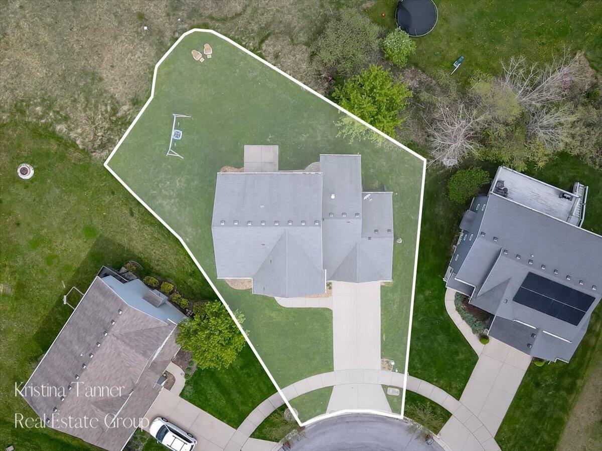 642 Echo Valley NE