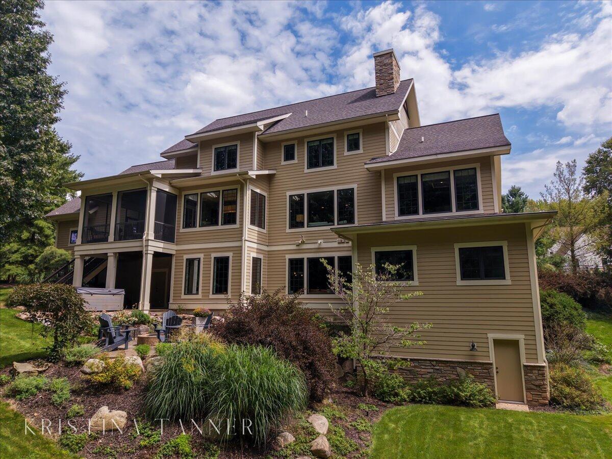 5782 Manchester Hills Drive SE