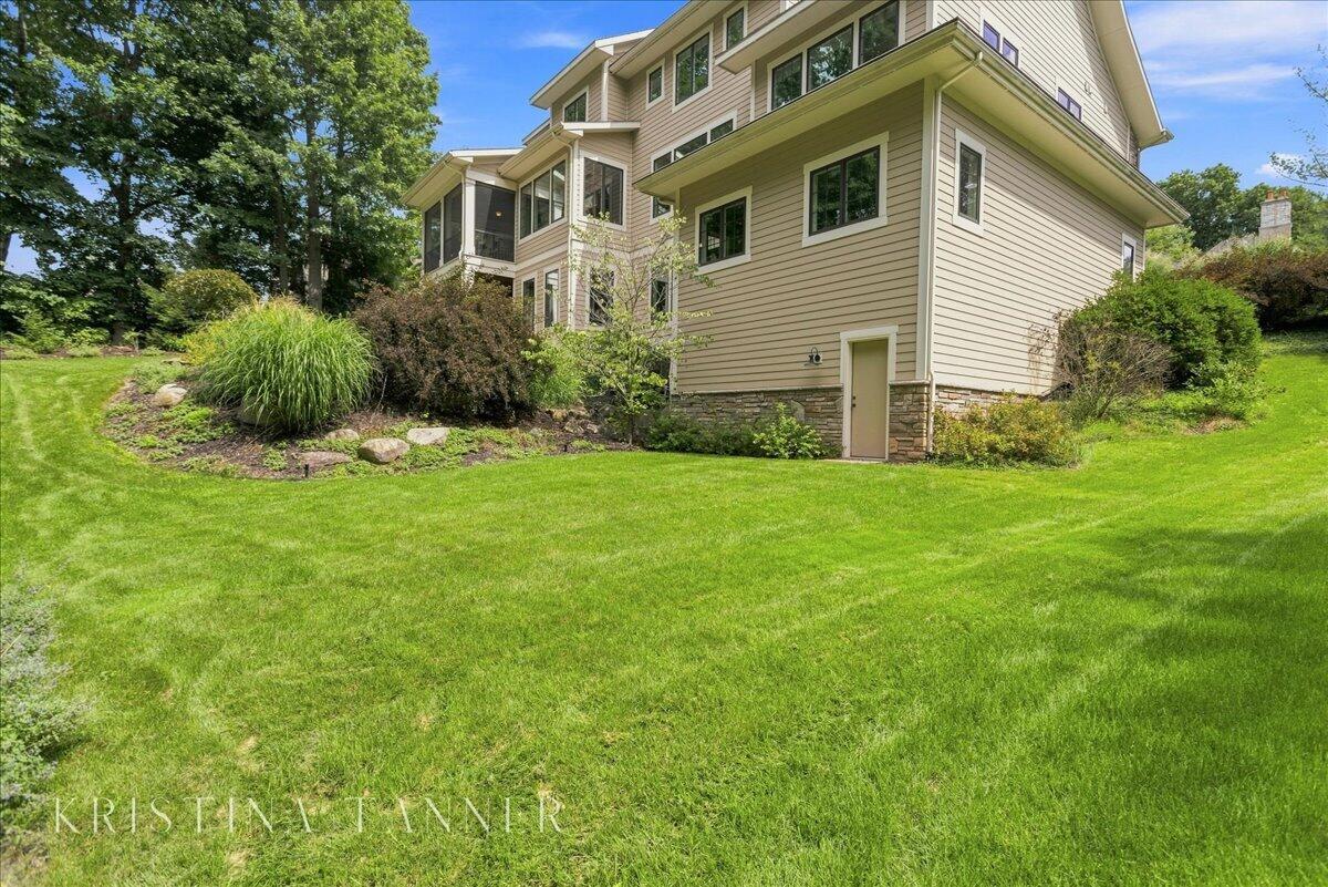 5782 Manchester Hills Drive SE