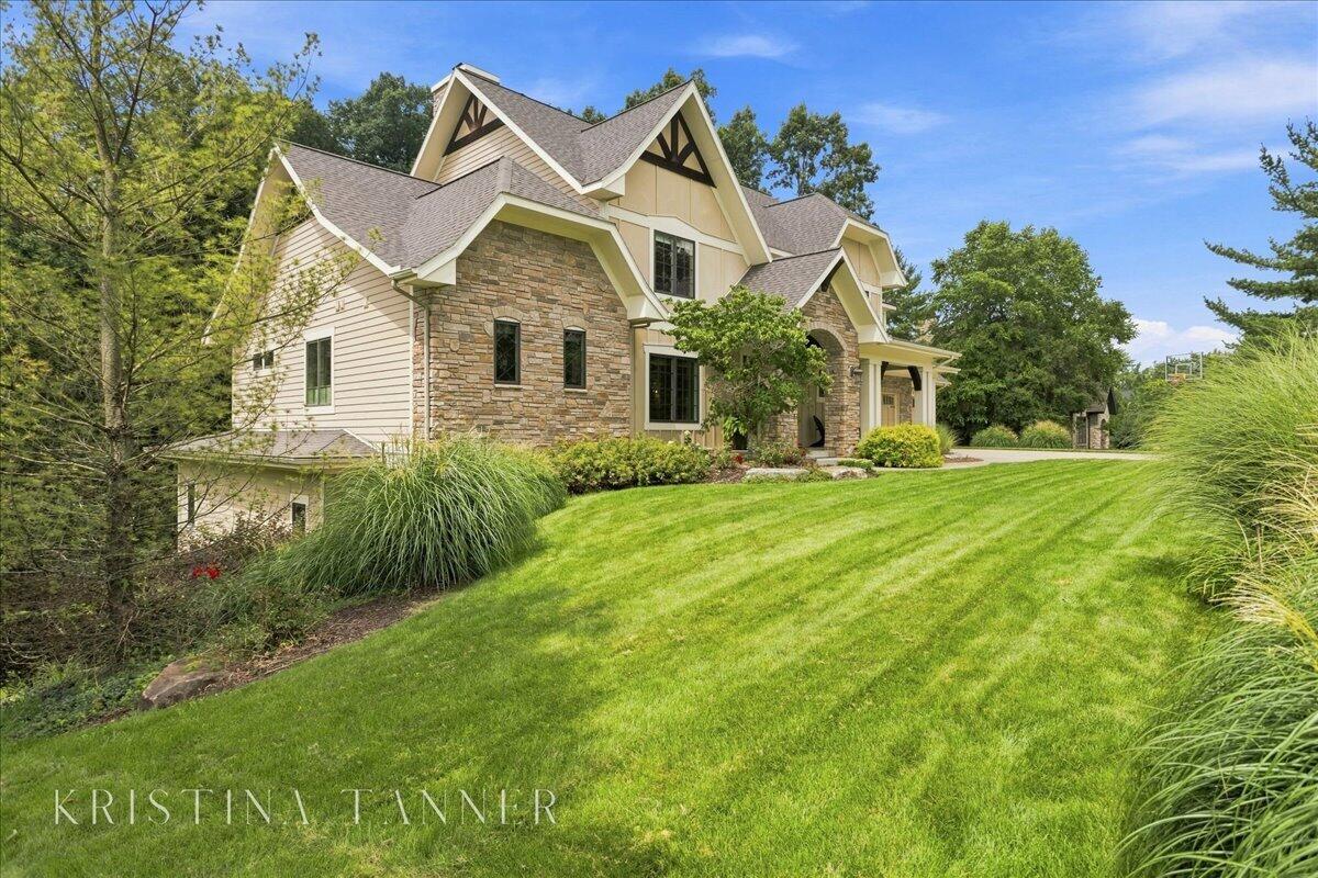 5782 Manchester Hills Drive SE