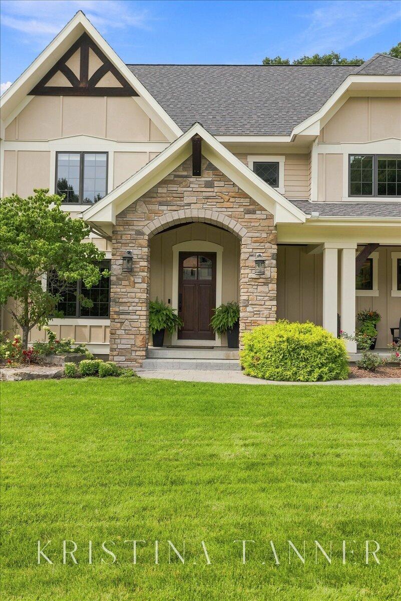 5782 Manchester Hills Drive SE