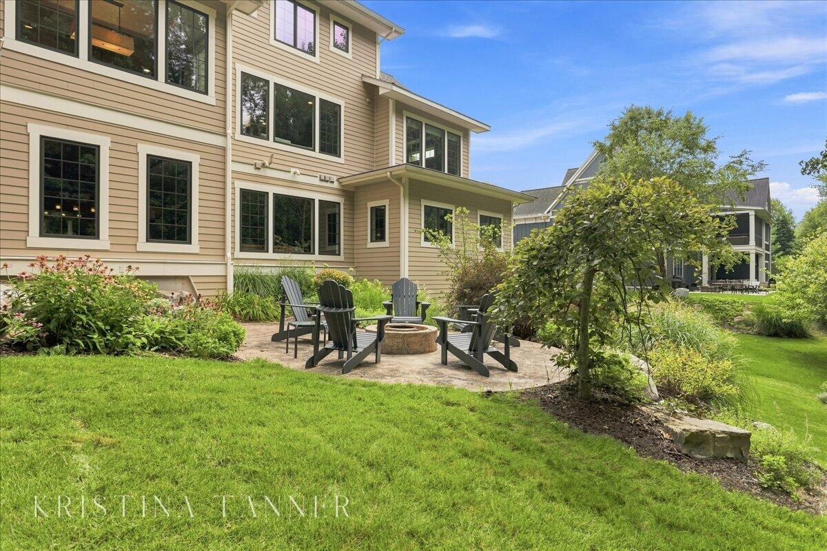 5782 Manchester Hills Drive SE