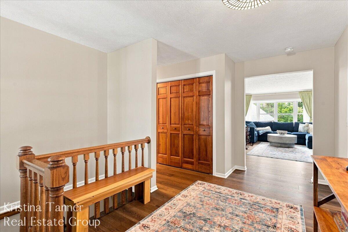 6930 Knapp Street NE