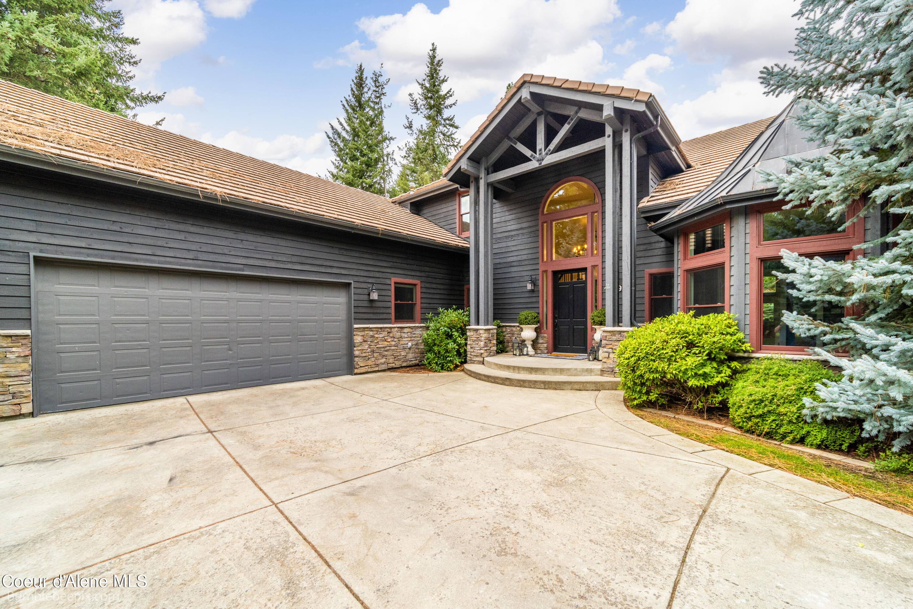 1469 E WOODSTONE DR
