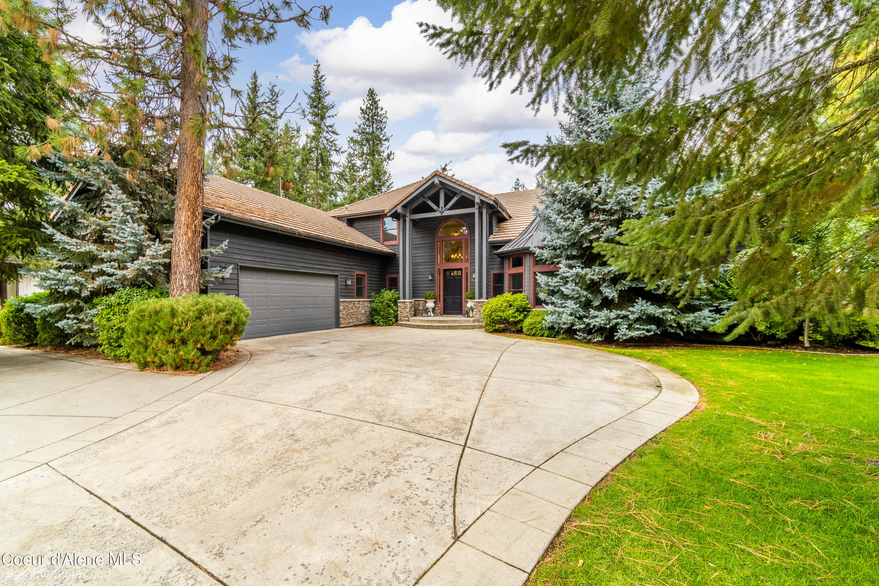 1469 E WOODSTONE DR