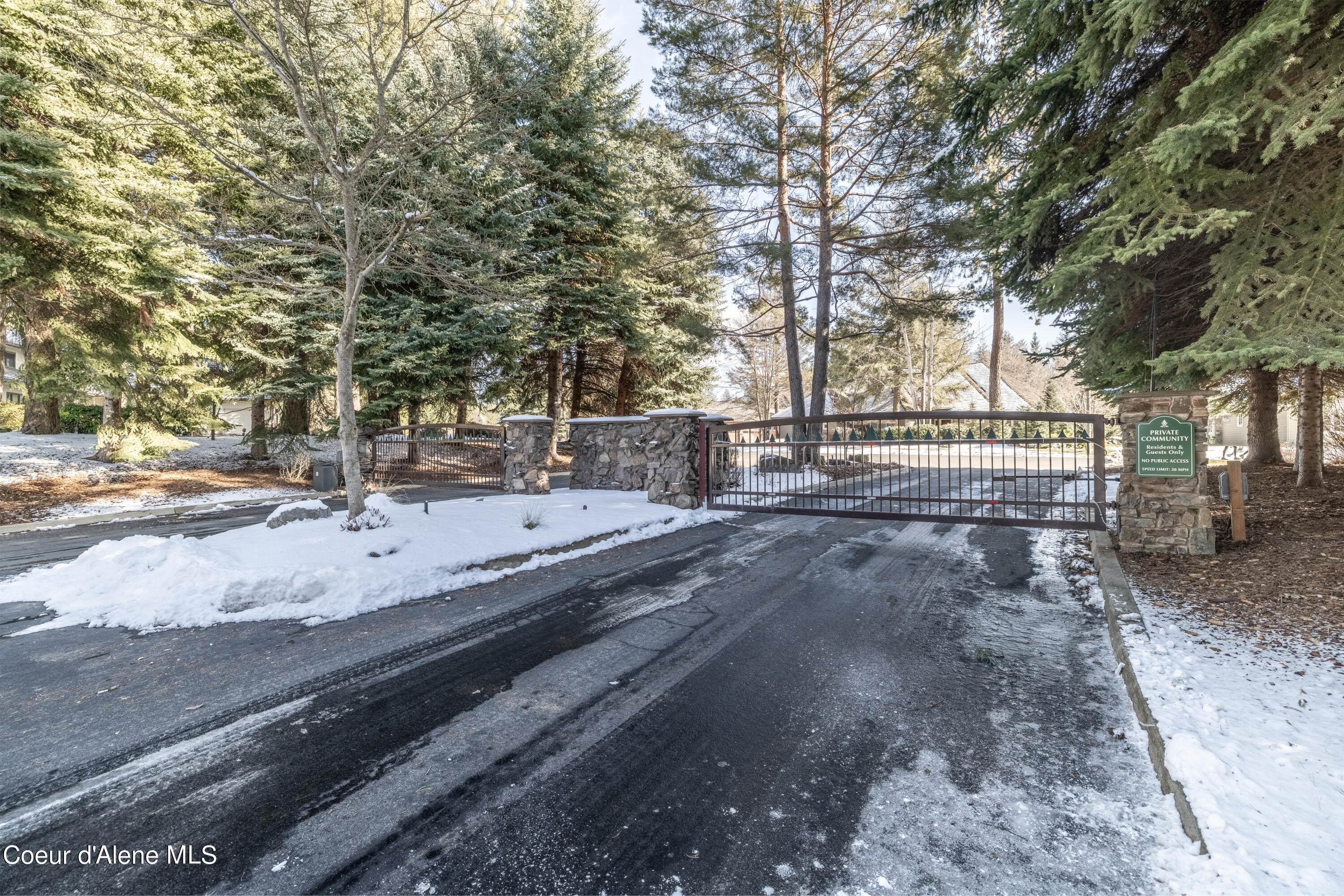 1469 E WOODSTONE DR