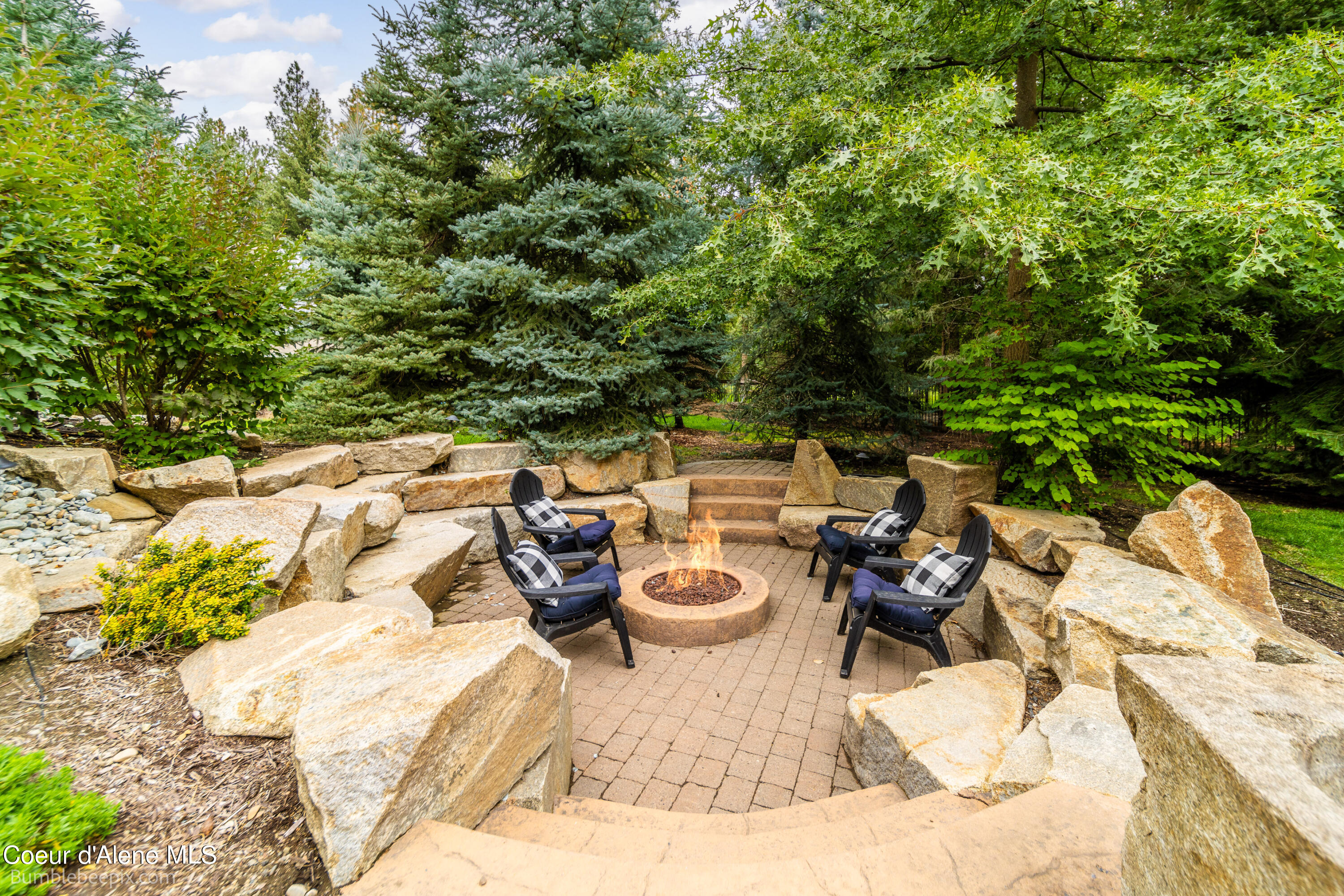 1469 E WOODSTONE DR