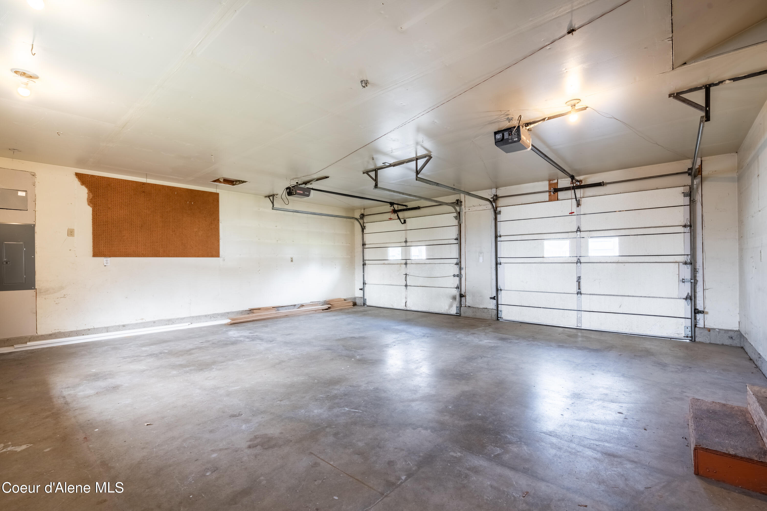 1380 E DEERHAVEN AVE