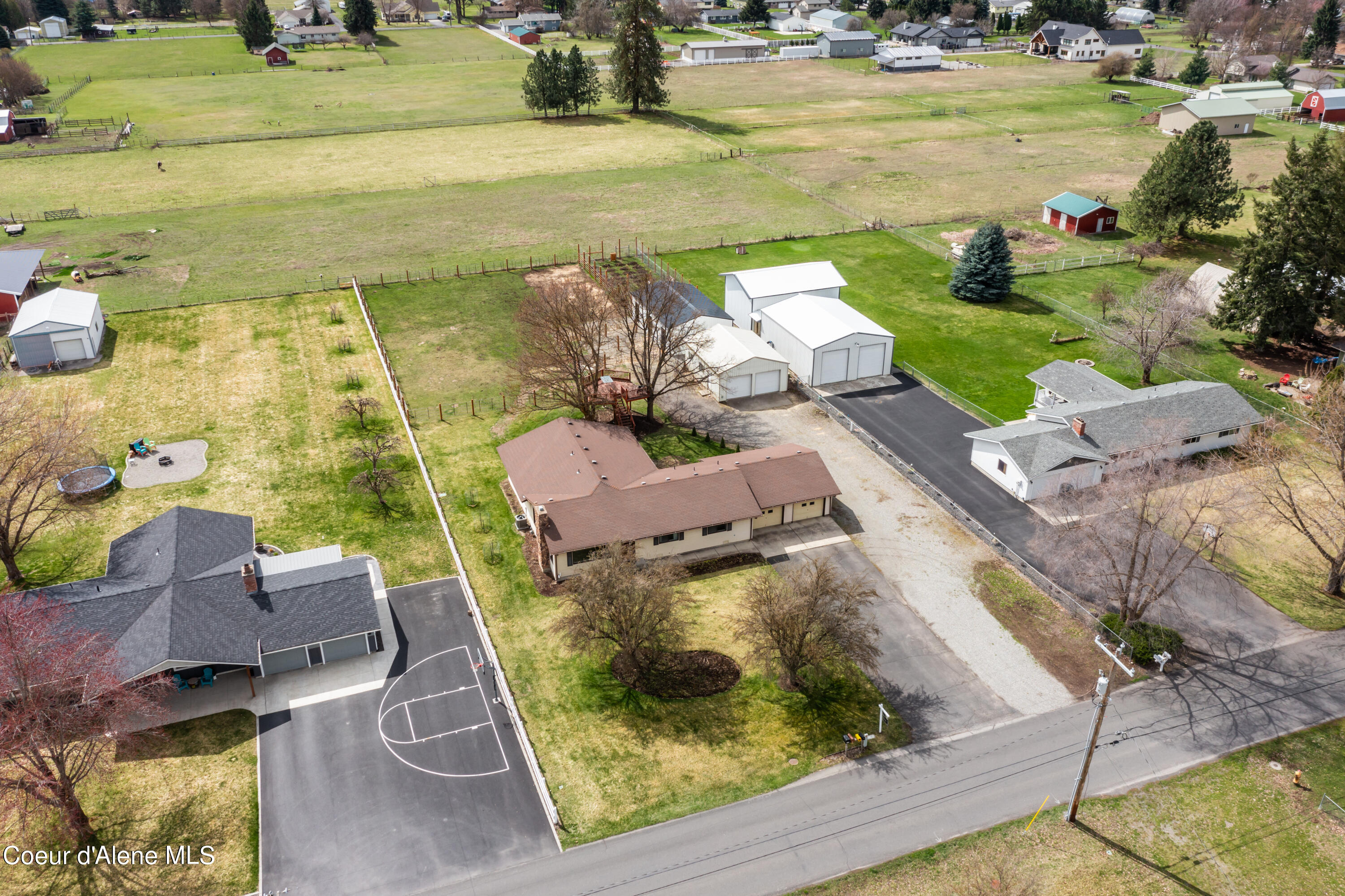 1380 E DEERHAVEN AVE