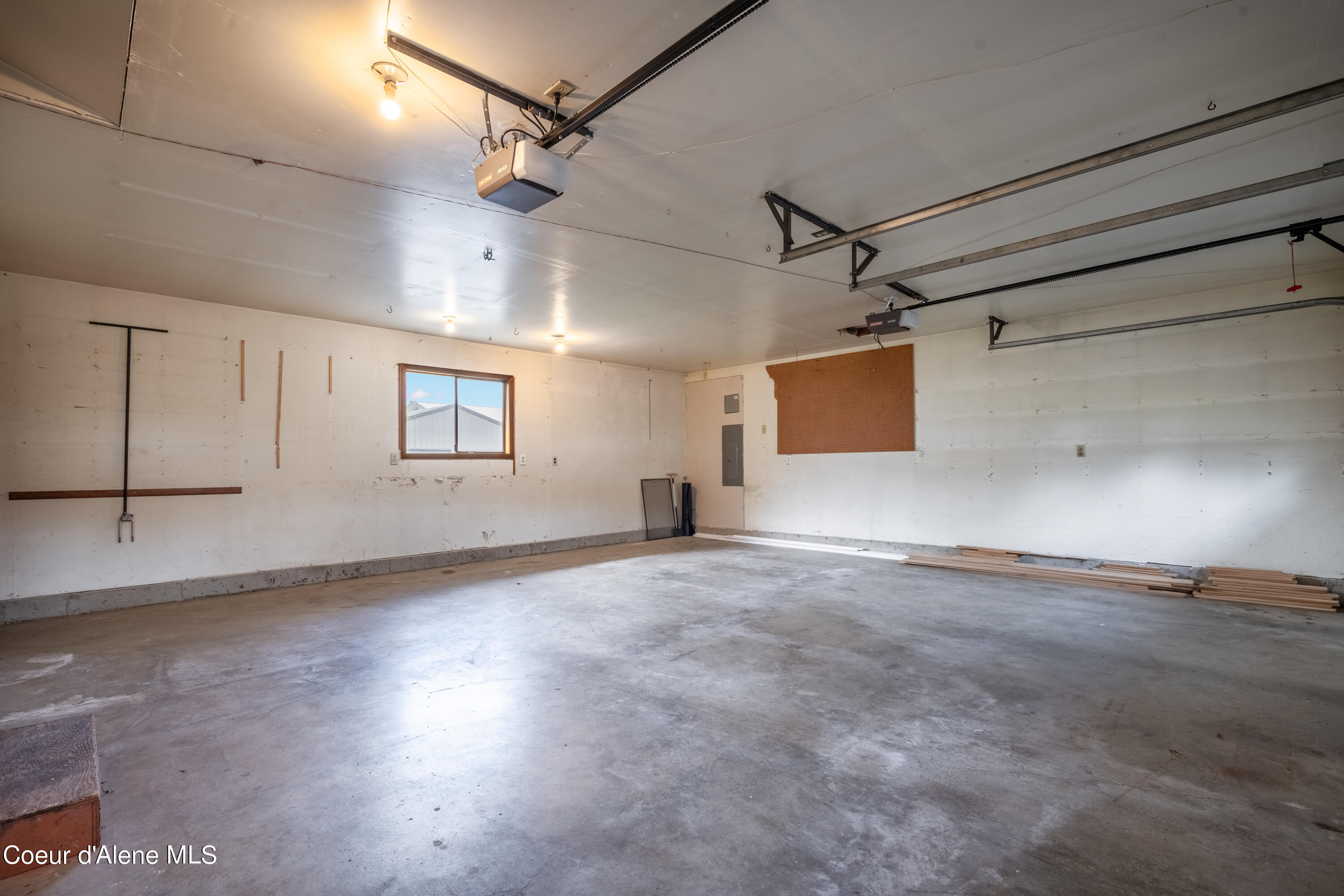 1380 E DEERHAVEN AVE