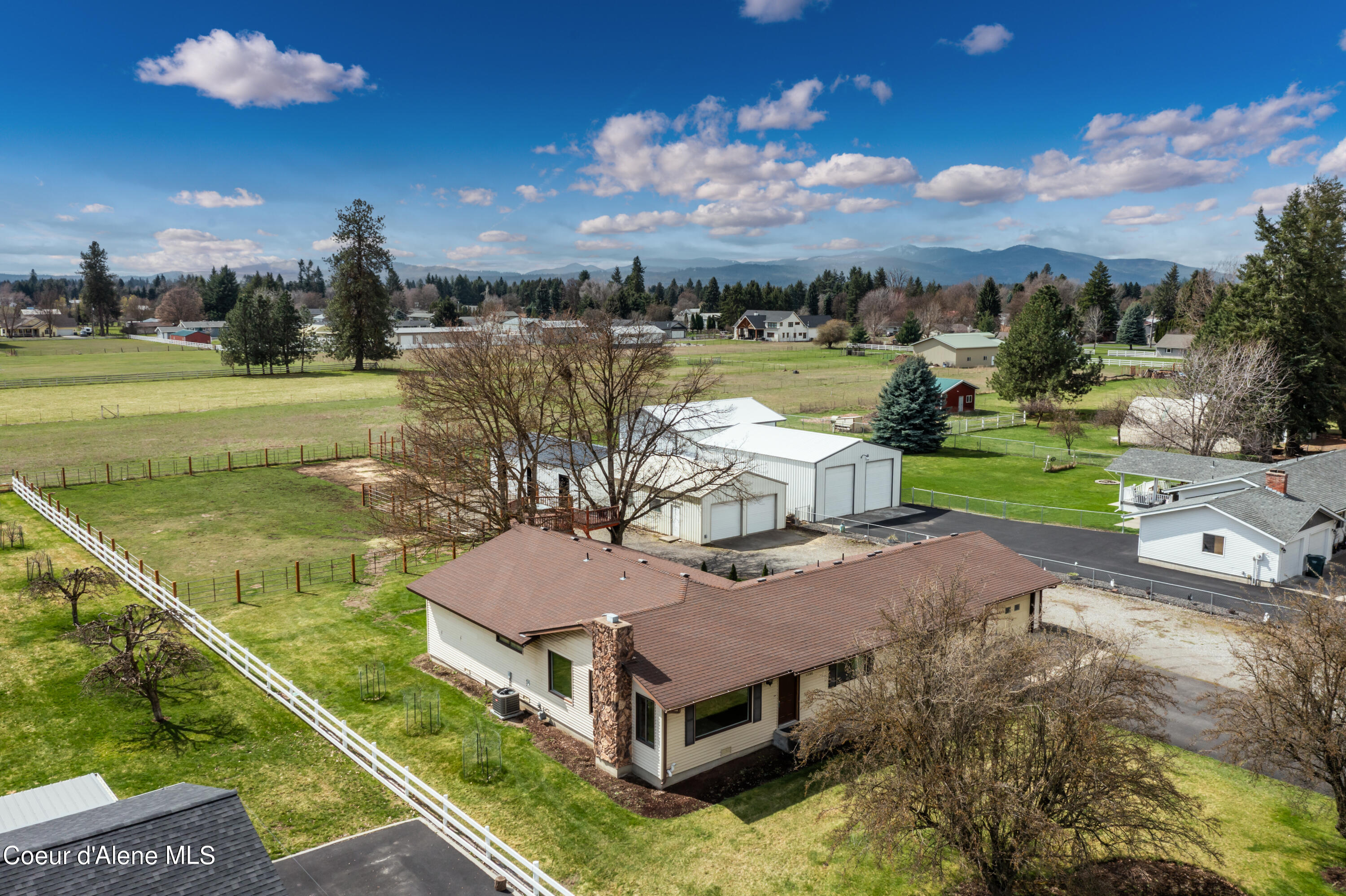 1380 E DEERHAVEN AVE