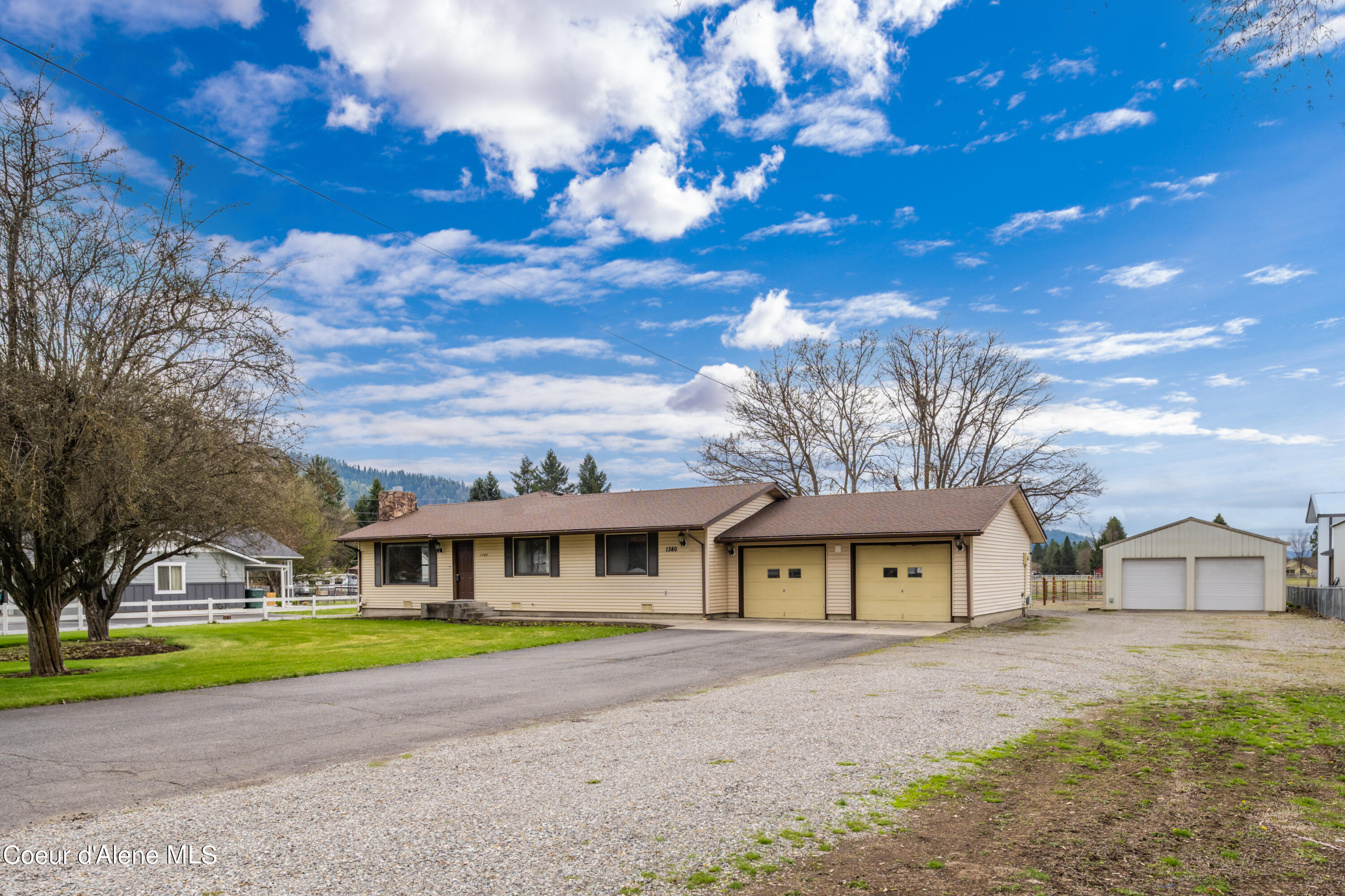 1380 E DEERHAVEN AVE