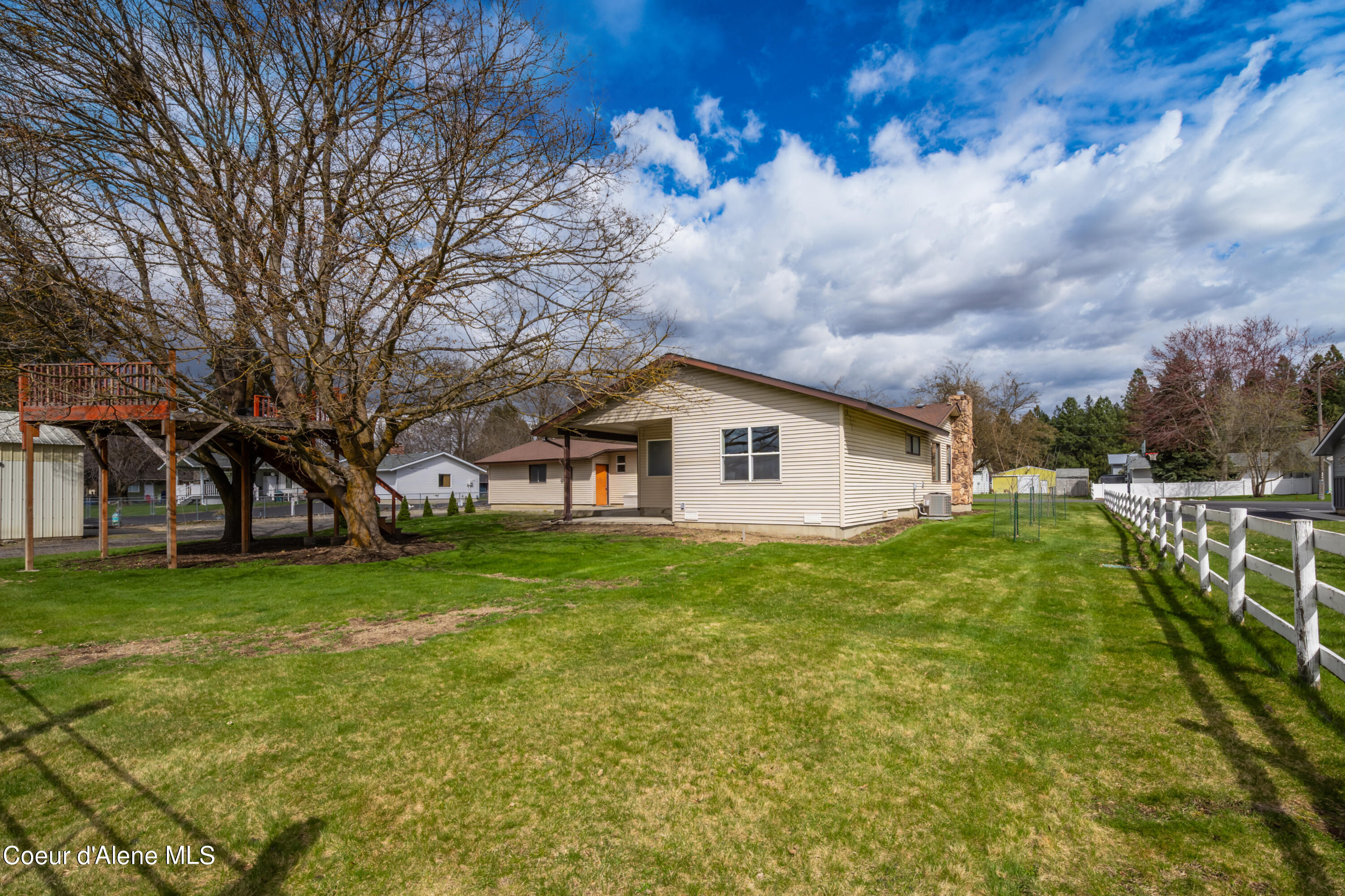 1380 E DEERHAVEN AVE