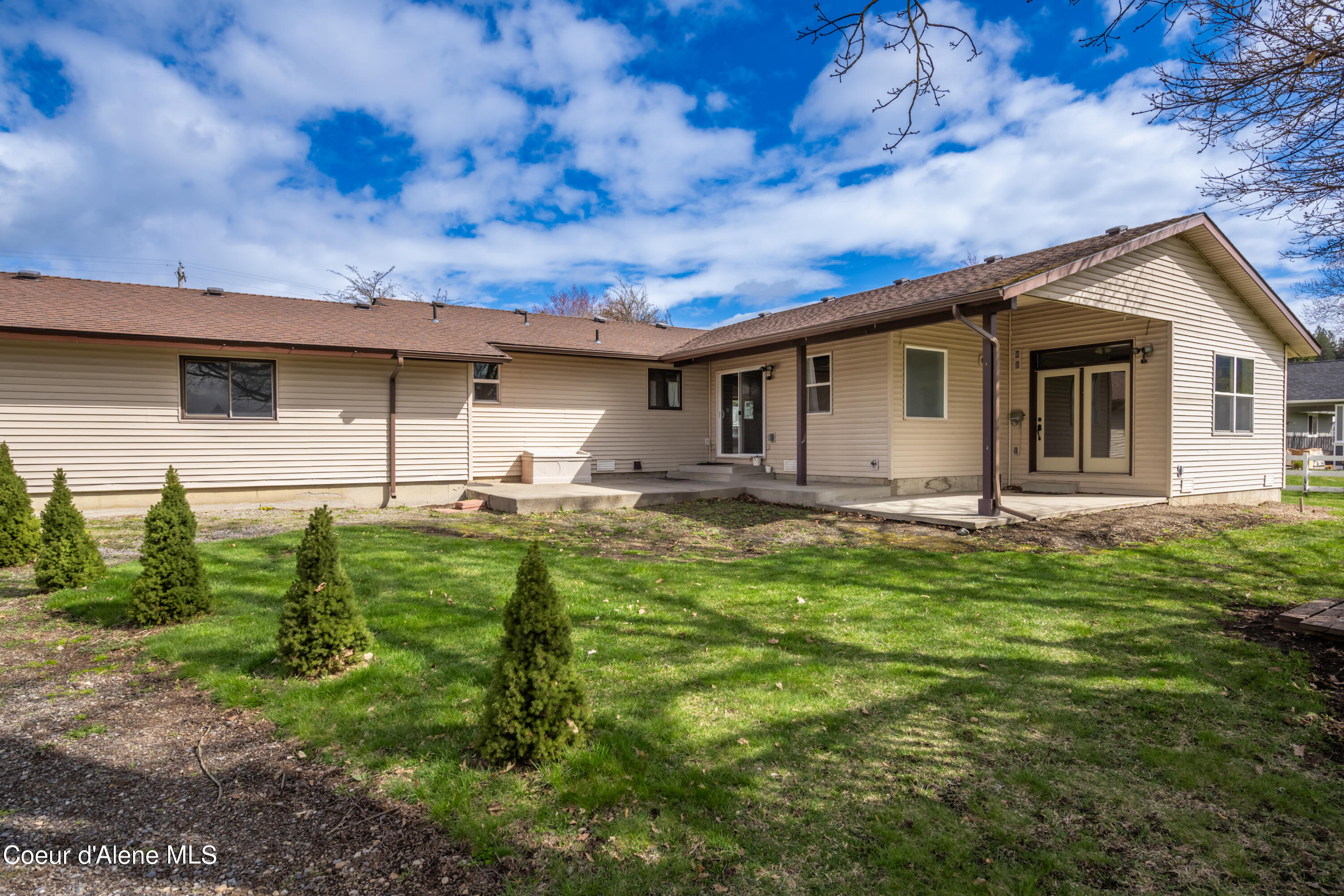 1380 E DEERHAVEN AVE
