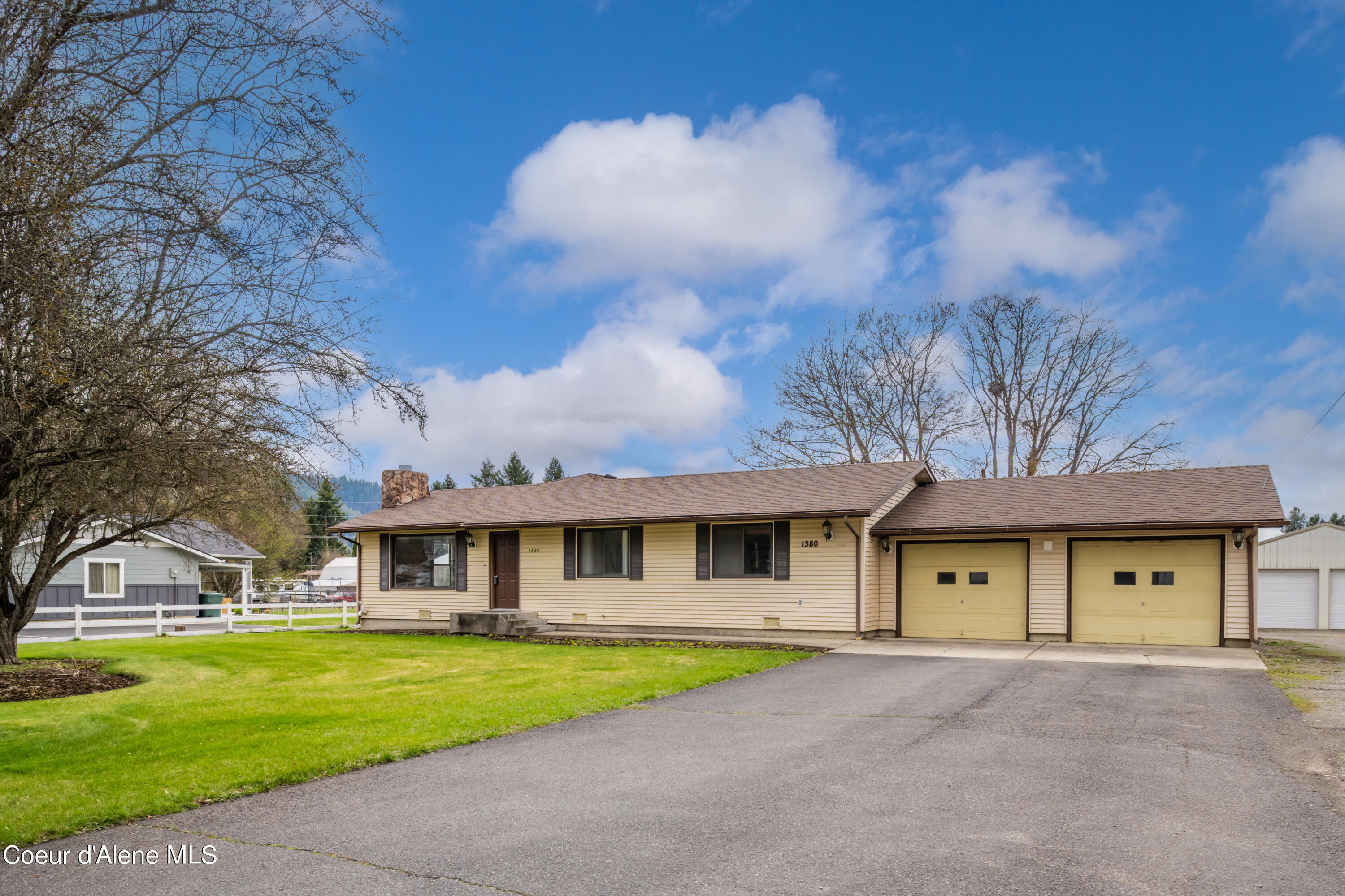 1380 E DEERHAVEN AVE