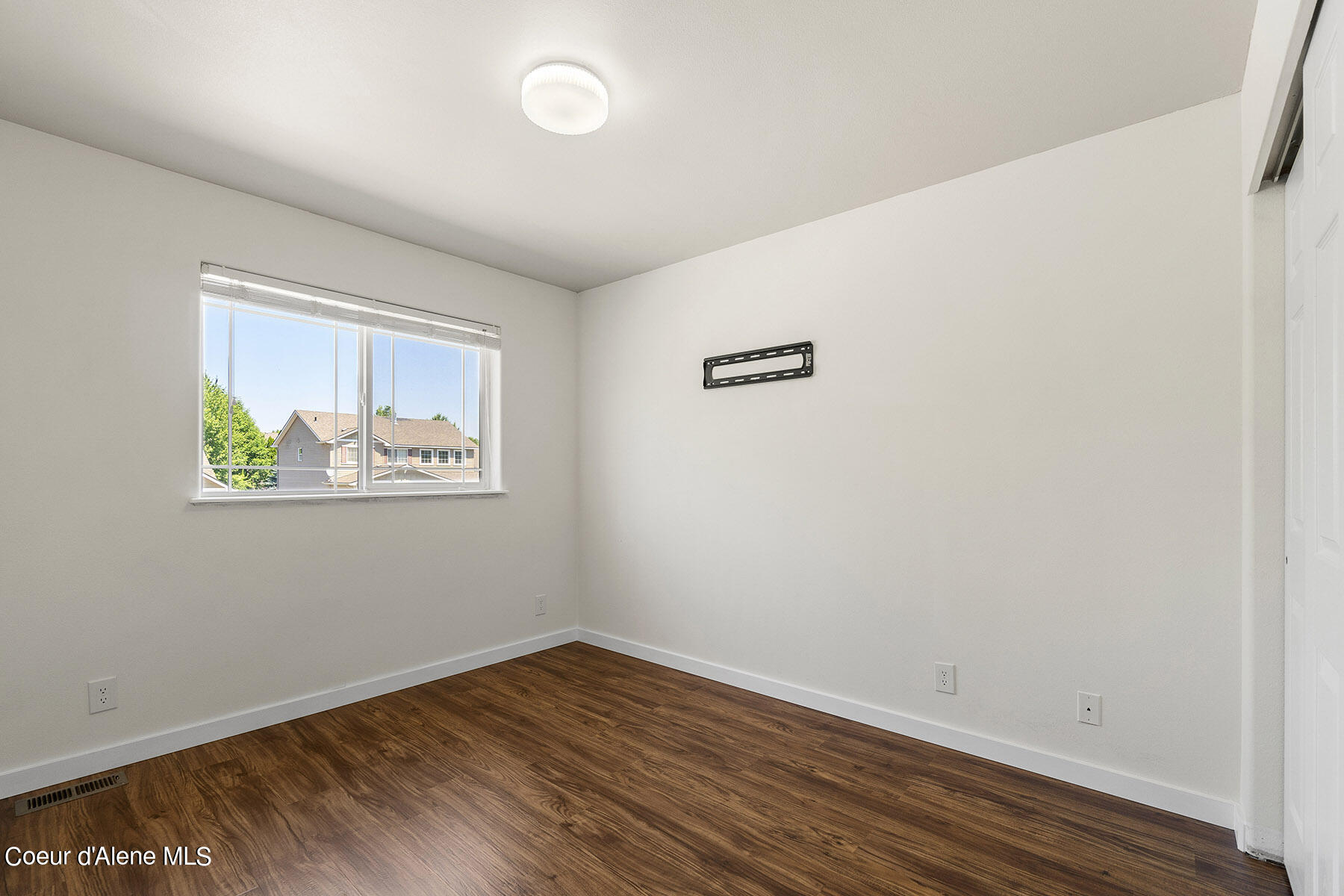 1486 W YAQUINA DR