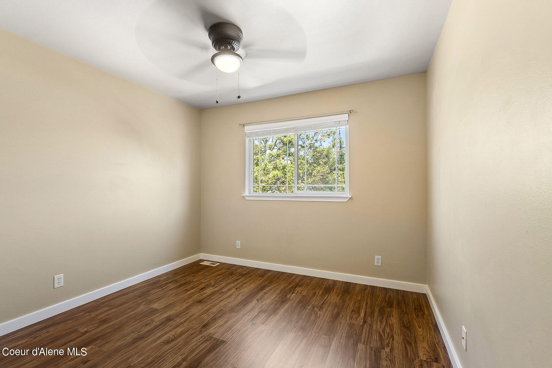 1486 W YAQUINA DR