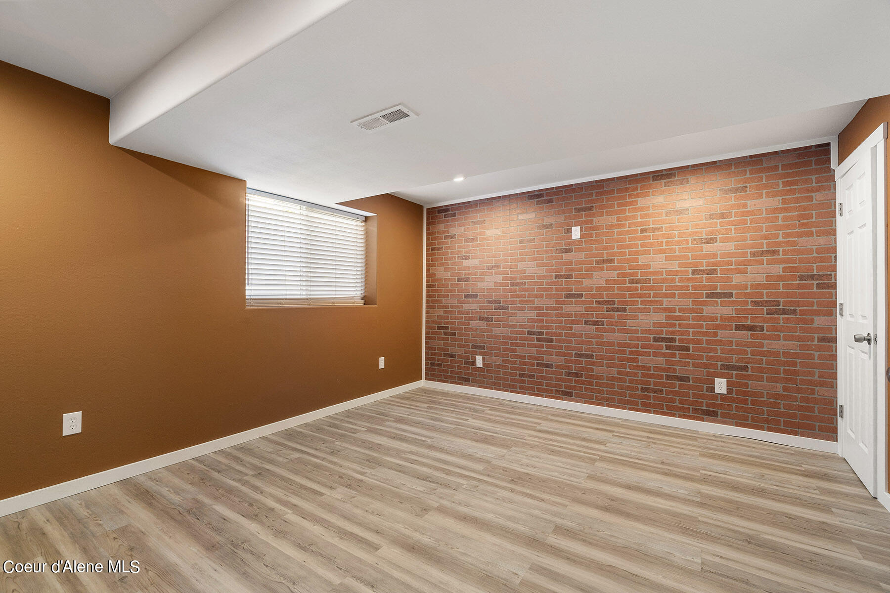 1486 W YAQUINA DR