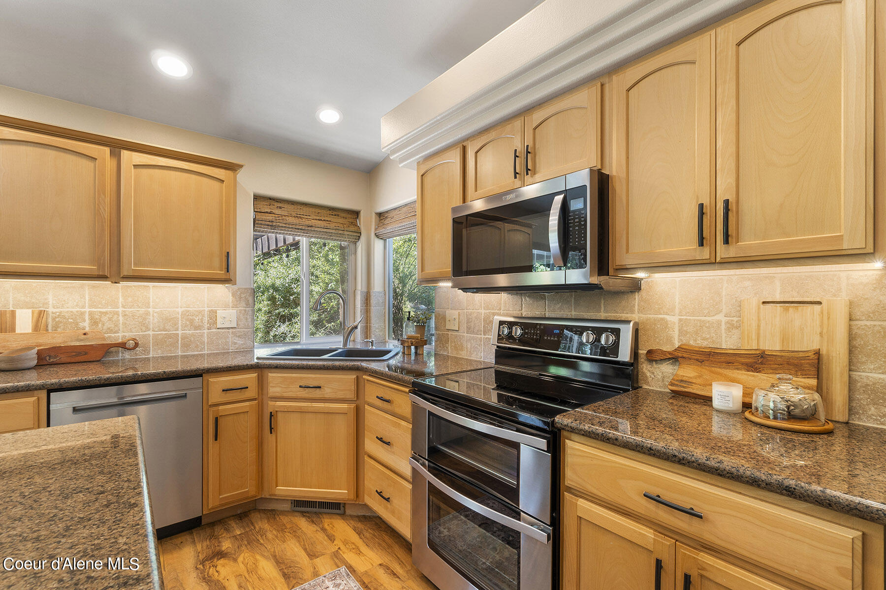 1486 W YAQUINA DR