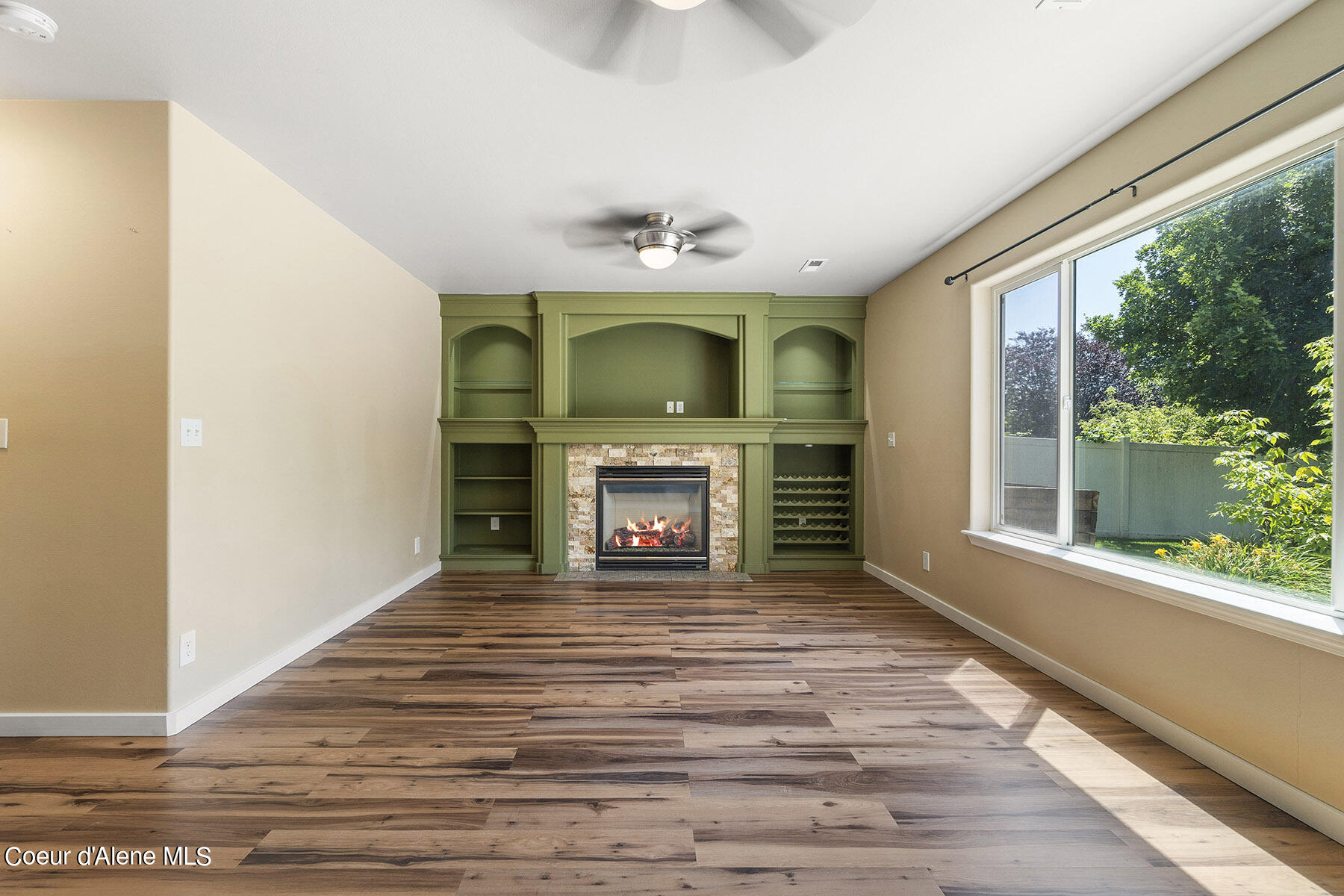 1486 W YAQUINA DR