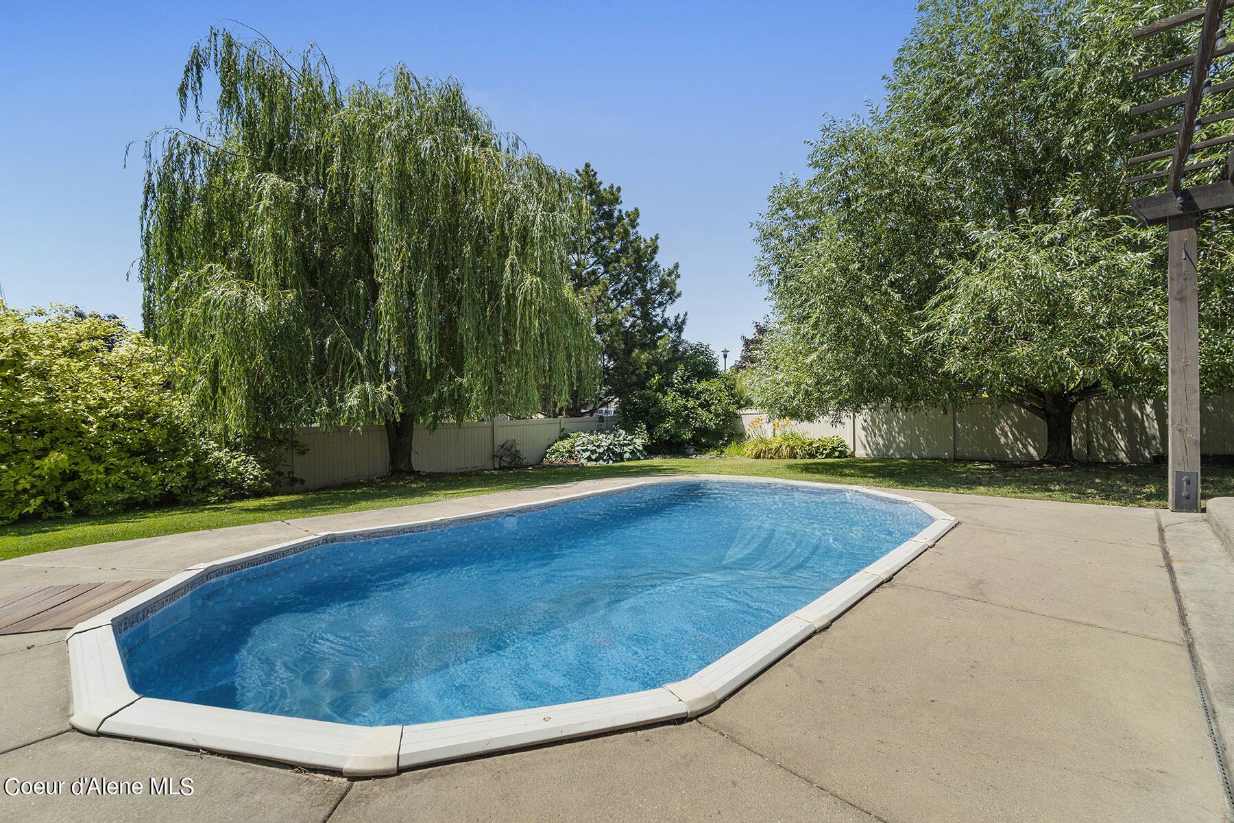1486 W YAQUINA DR