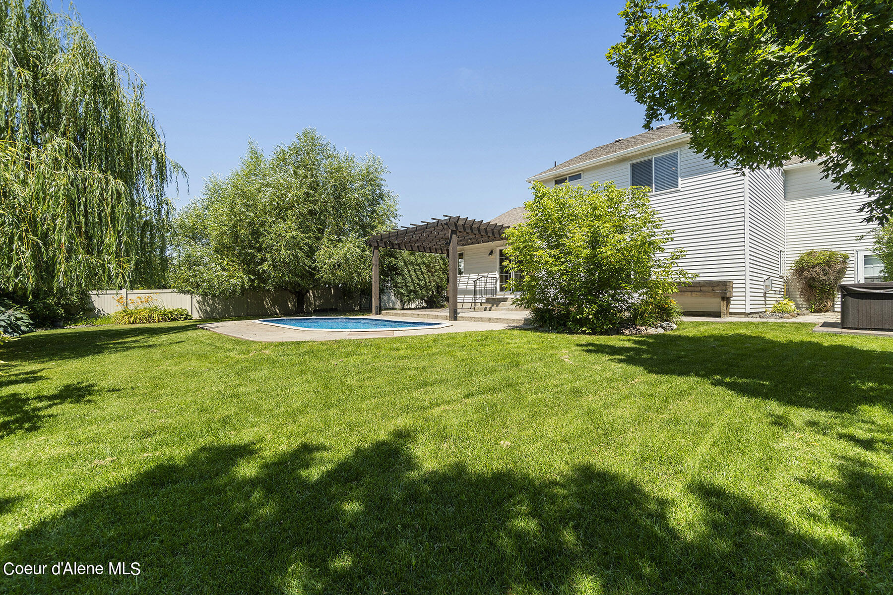 1486 W YAQUINA DR