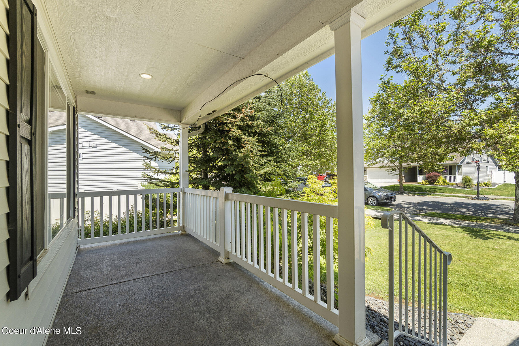 1486 W YAQUINA DR