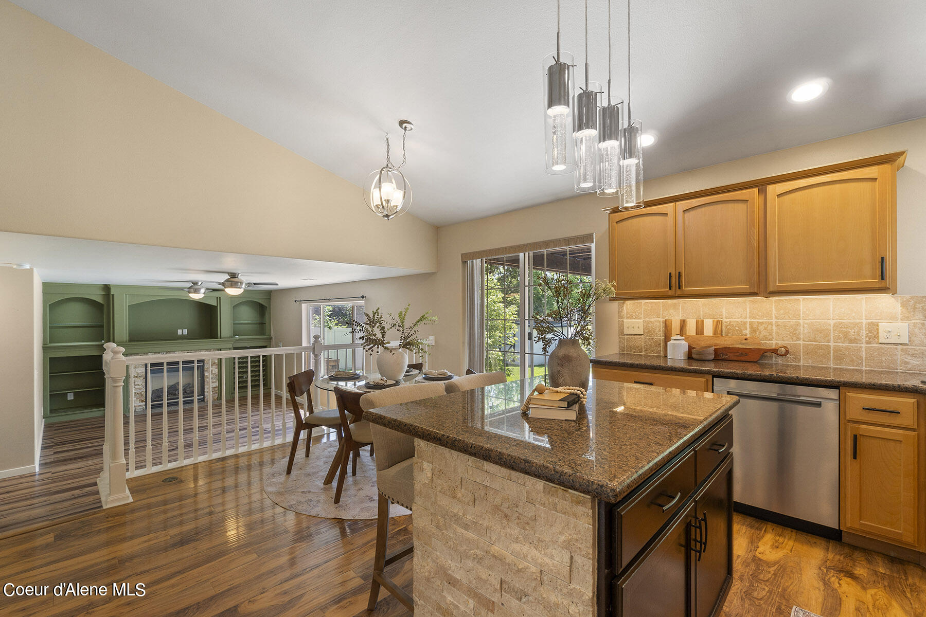 1486 W YAQUINA DR