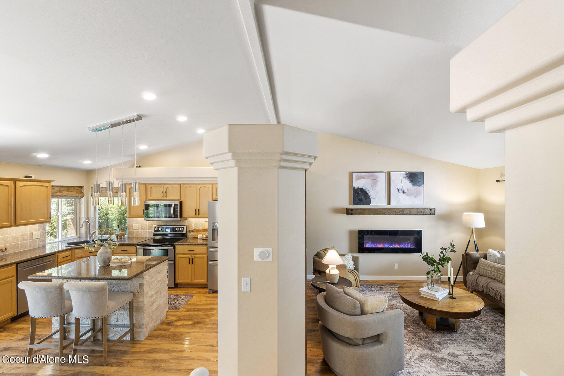 1486 W YAQUINA DR