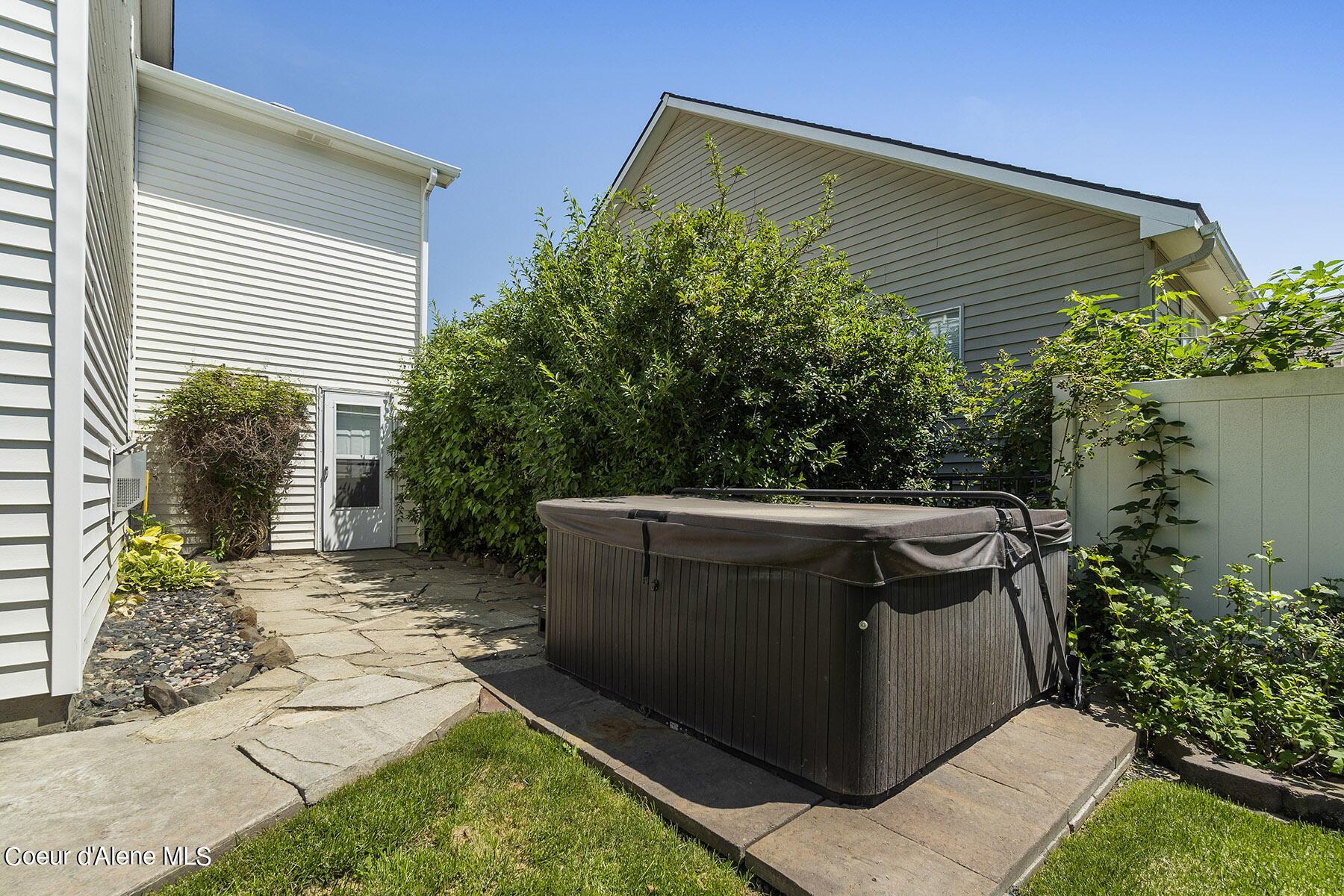 1486 W YAQUINA DR