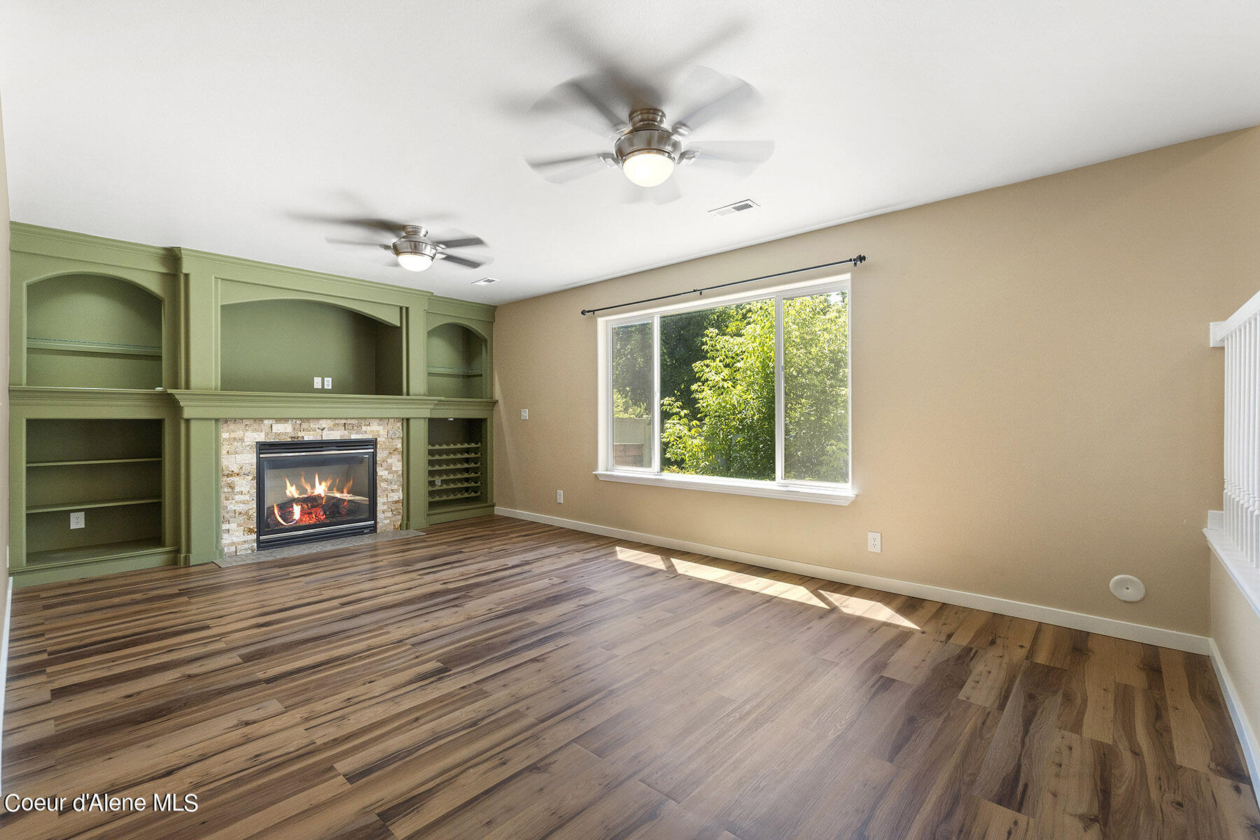 1486 W YAQUINA DR