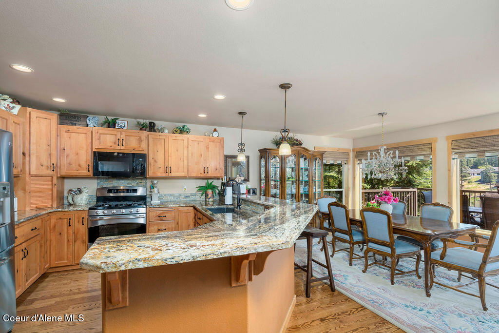 11882 N AVONDALE LOOP