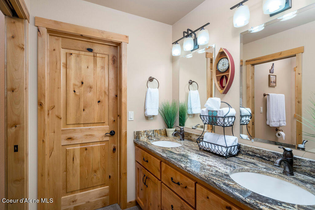 11882 N AVONDALE LOOP