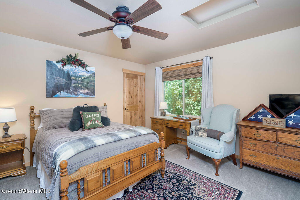 11882 N AVONDALE LOOP