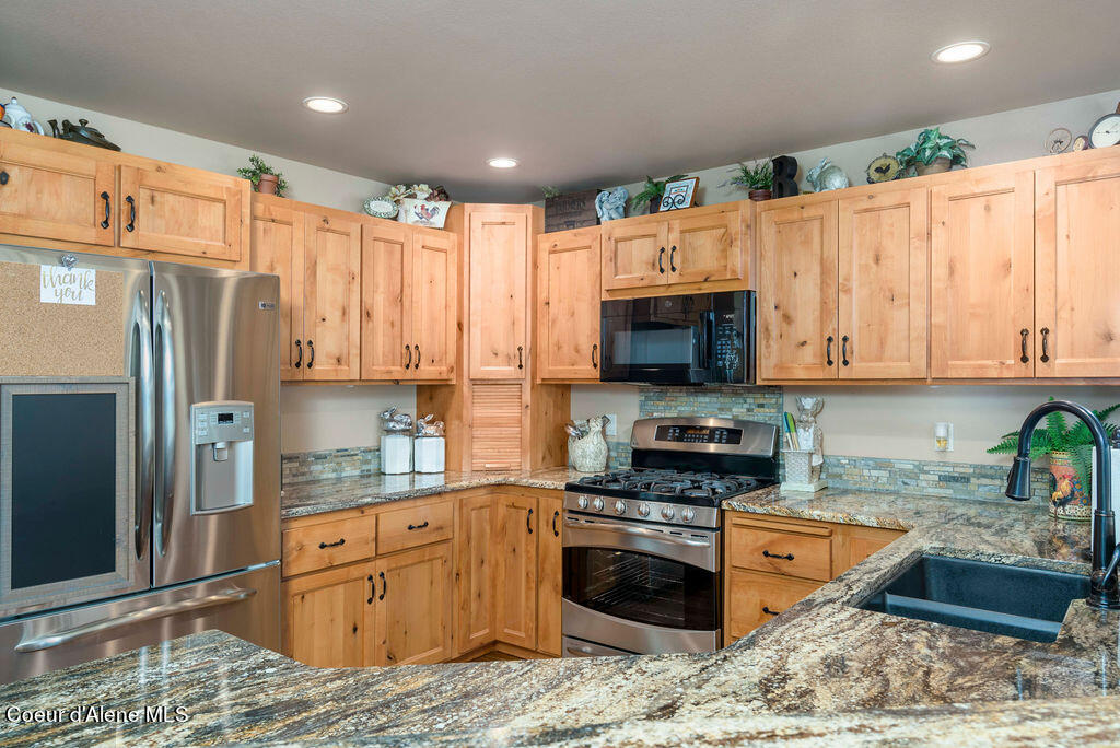 11882 N AVONDALE LOOP