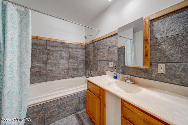3003 E Carver Lane