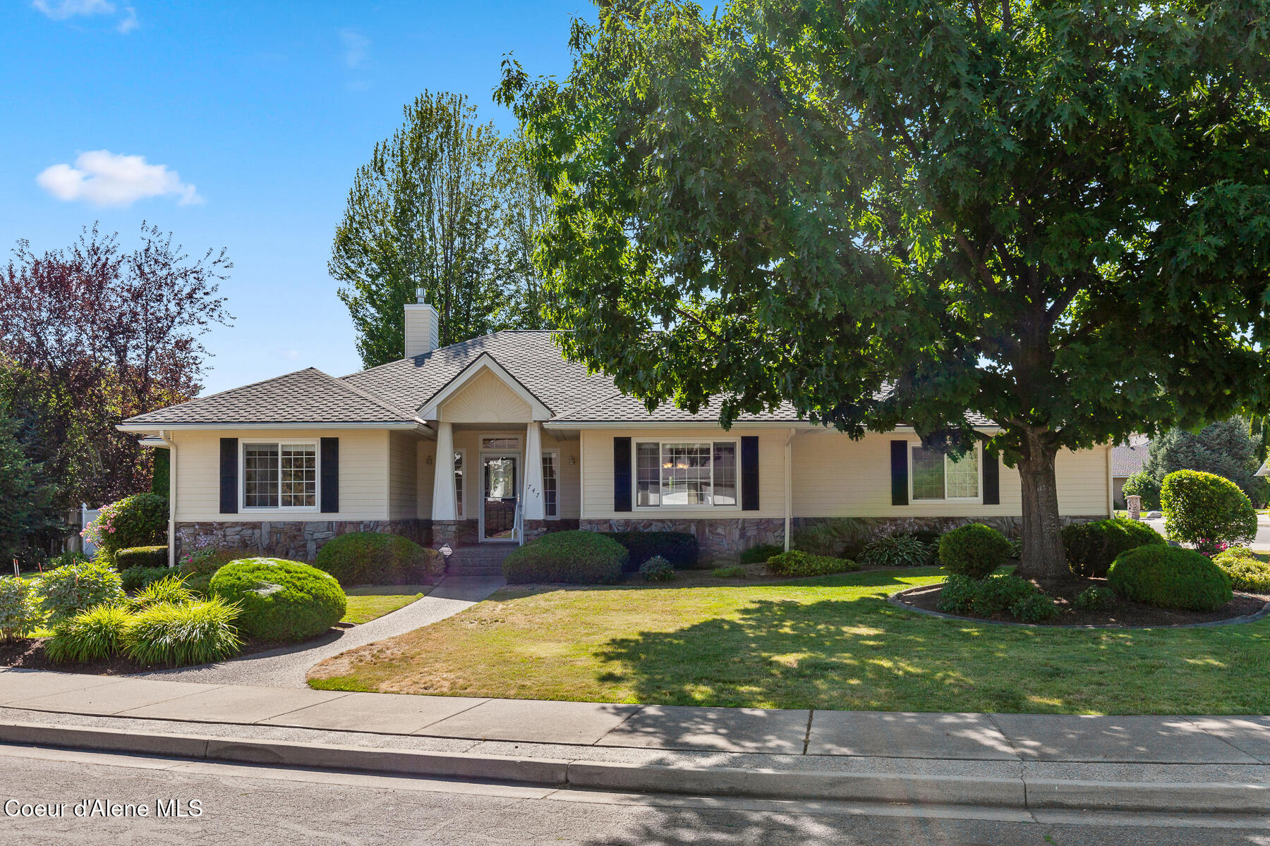 747 N DUNDEE DR