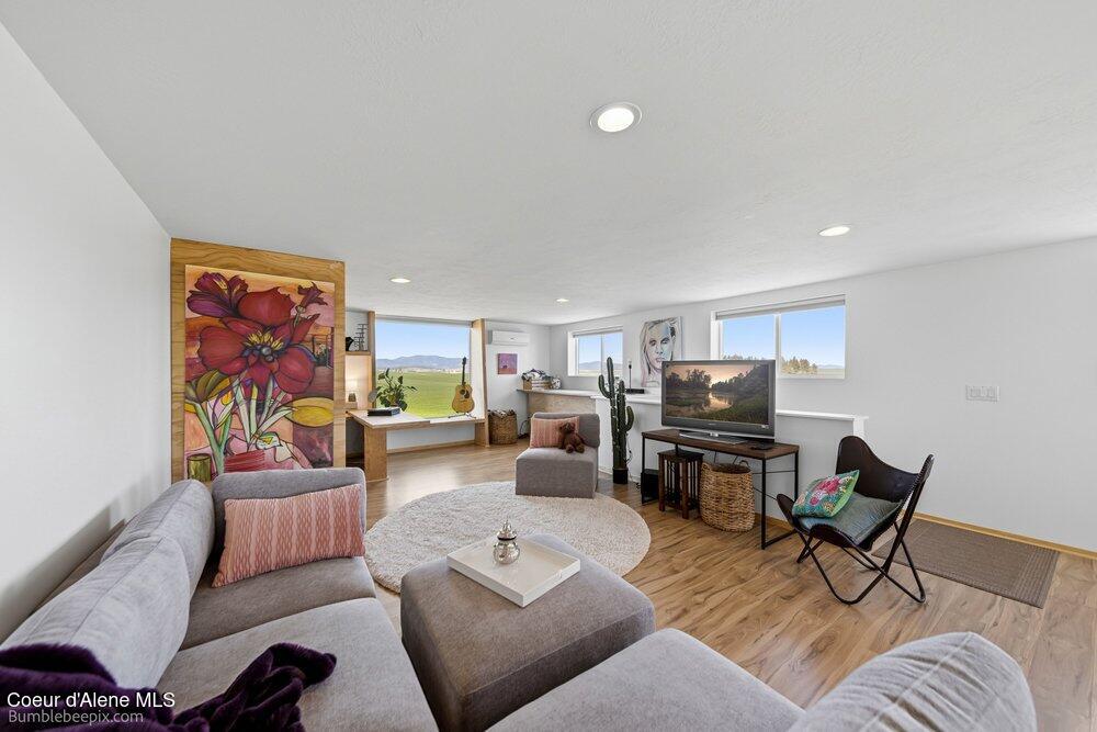 22810 E -Idaho Rd