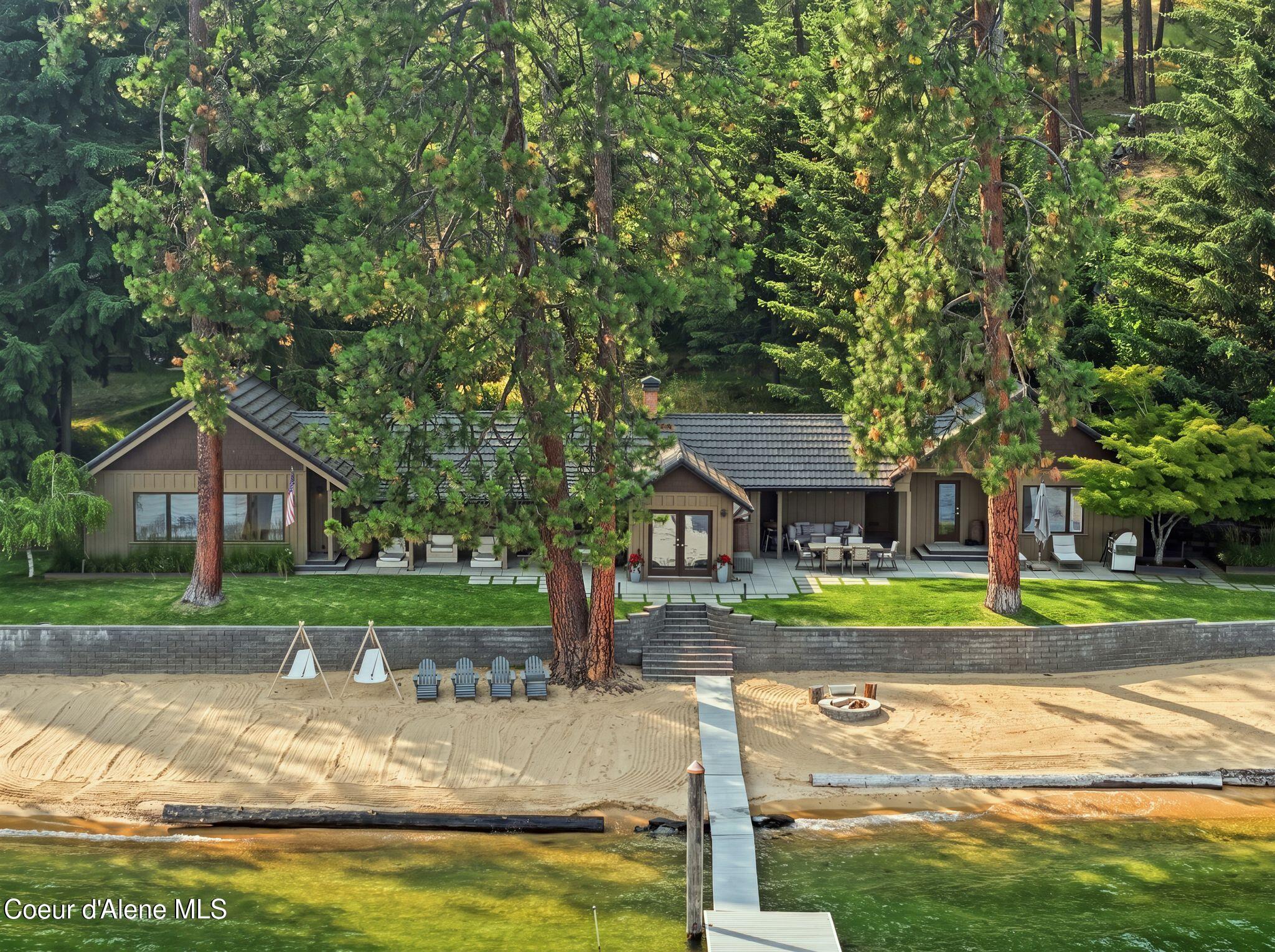 8411 W Lake Shr, Coeur d'Alene