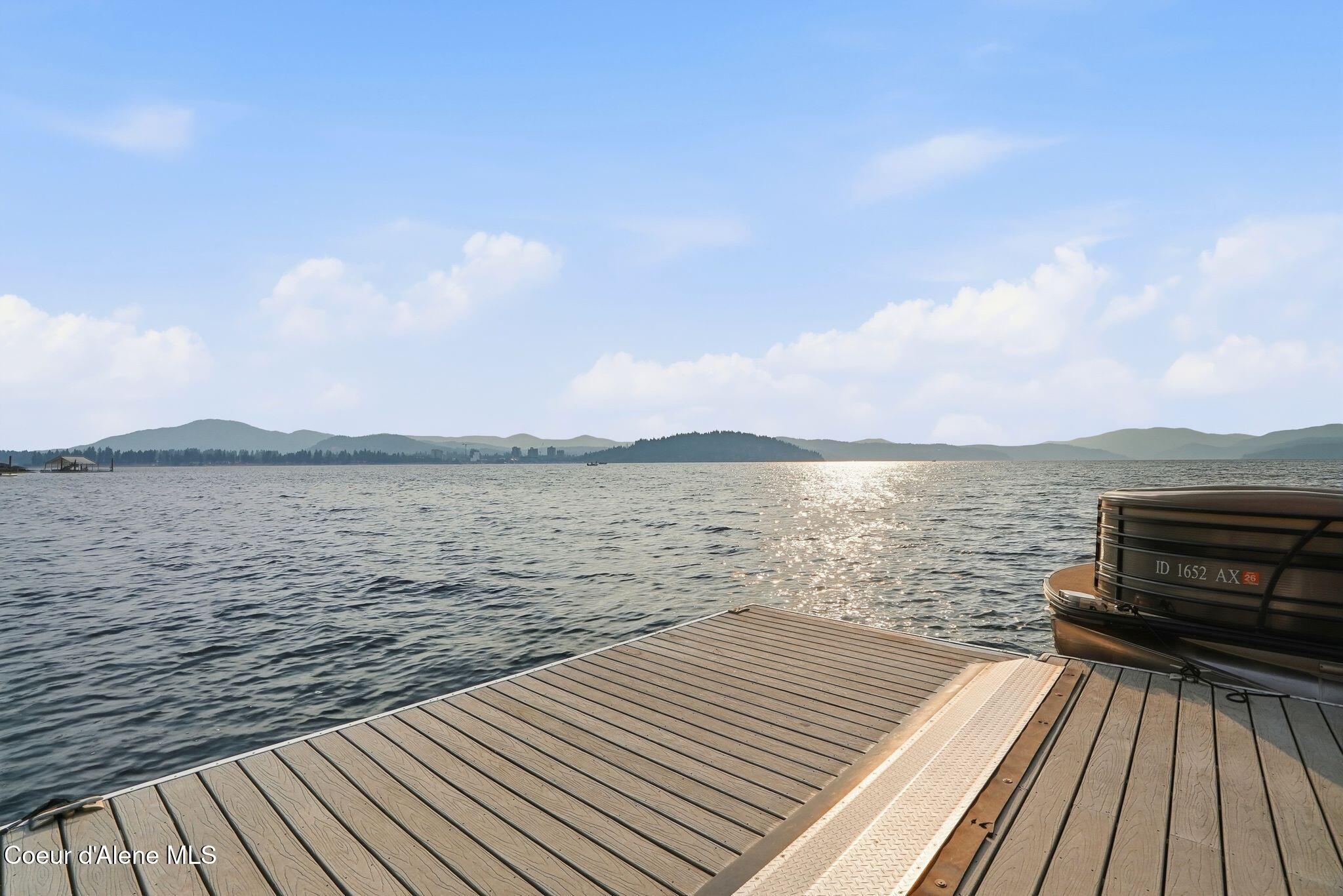 8411 W Lake Shr, Coeur d'Alene