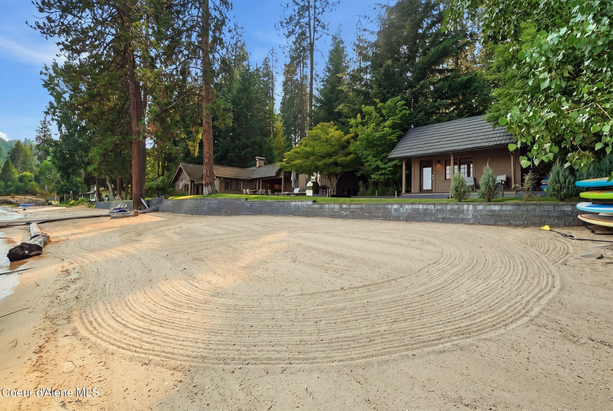 8411 W Lake Shr, Coeur d'Alene