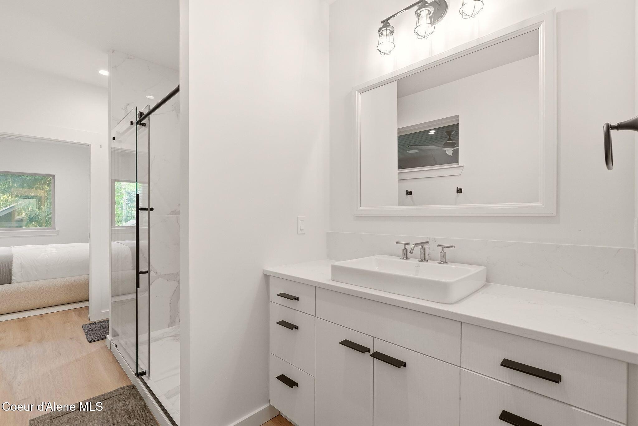 8411 W Lake Shr, Coeur d'Alene
