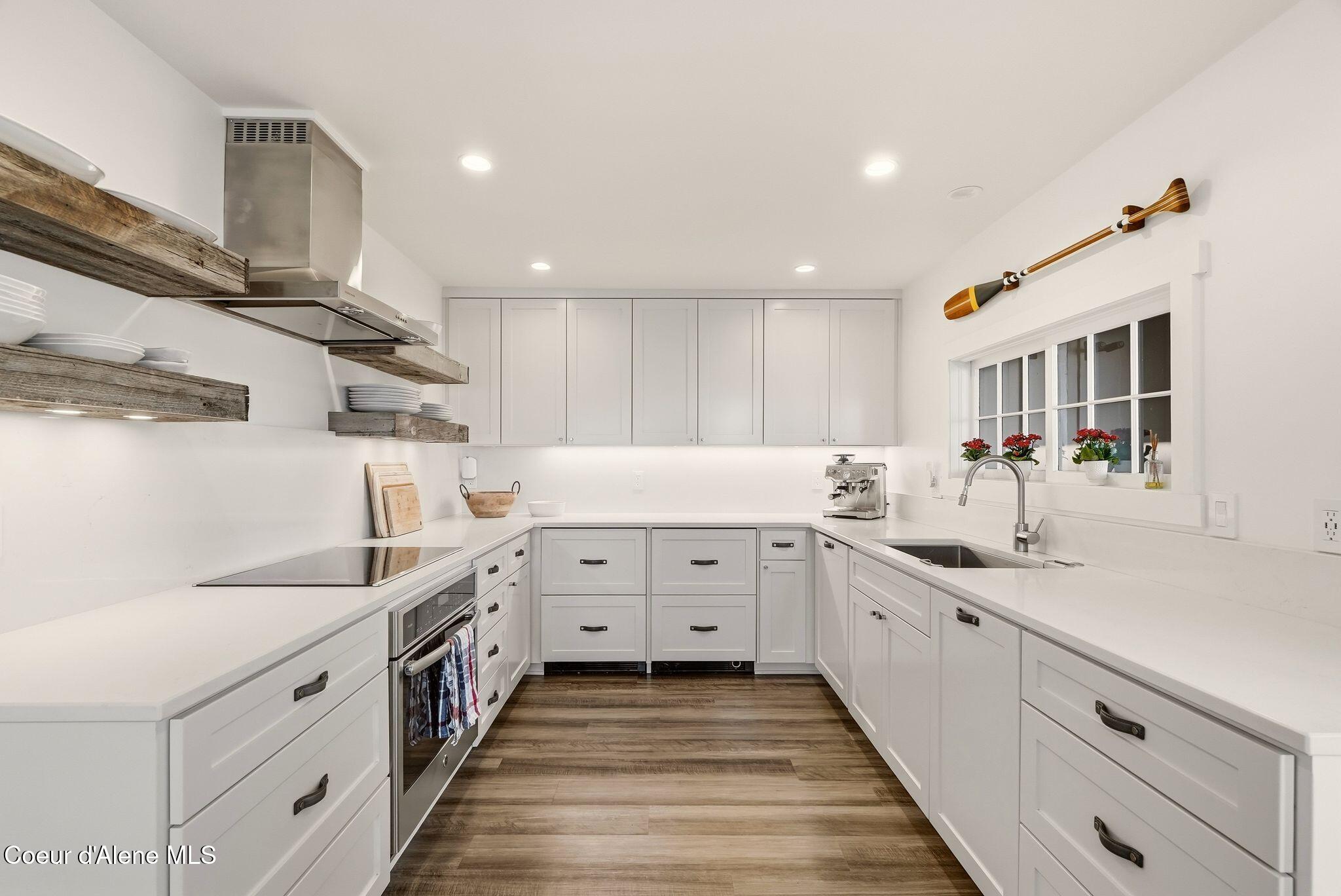 8411 W Lake Shr, Coeur d'Alene