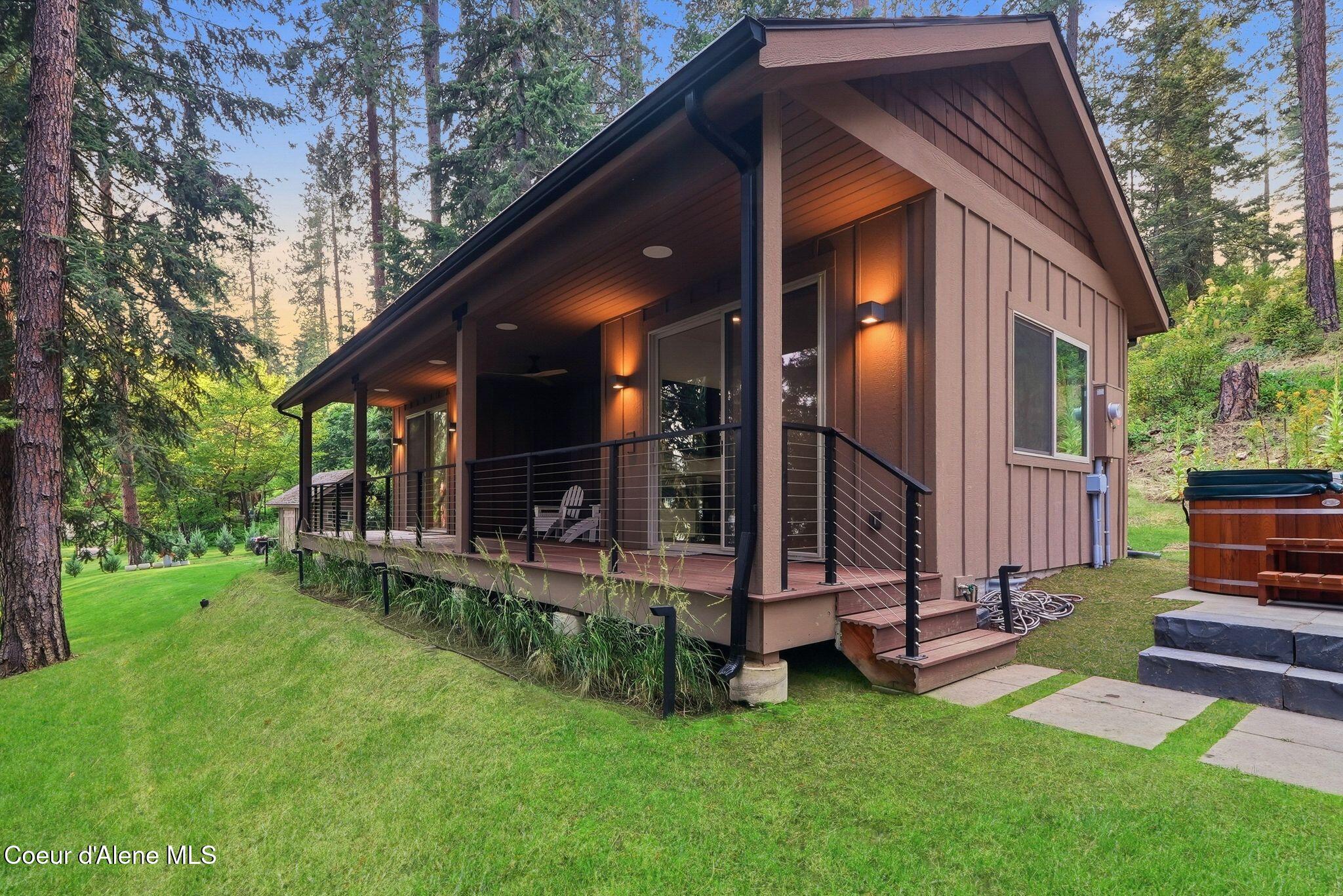 8411 W Lake Shr, Coeur d'Alene