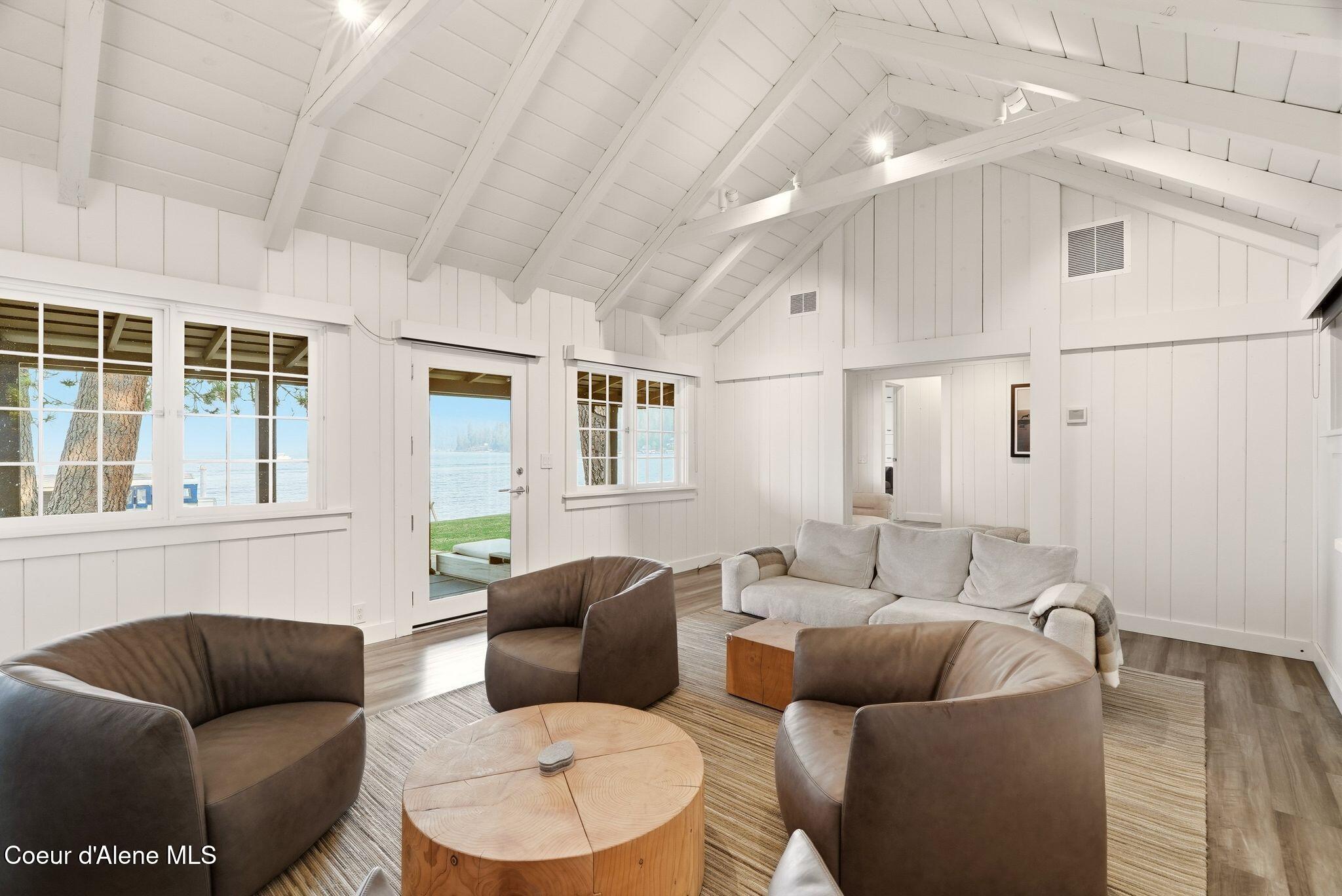 8411 W Lake Shr, Coeur d'Alene
