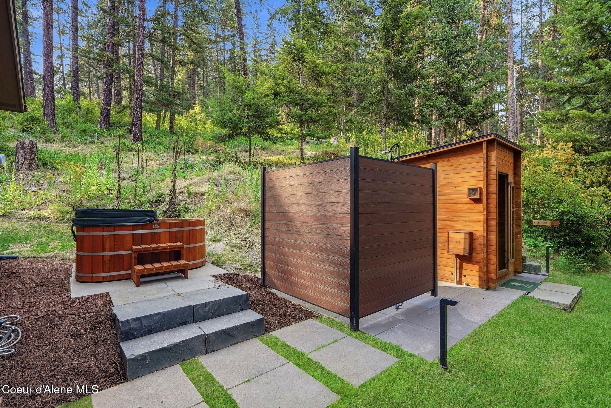 8411 W Lake Shr, Coeur d'Alene