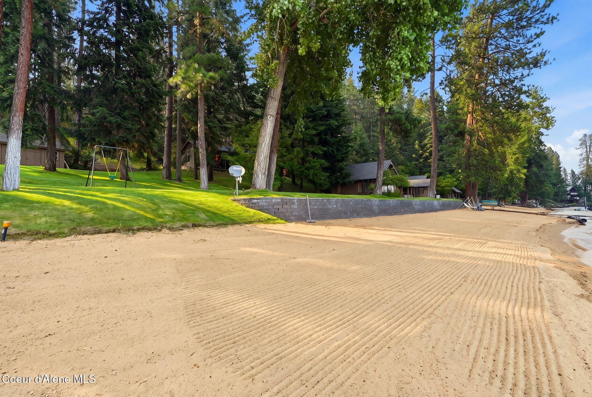8411 W Lake Shr, Coeur d'Alene