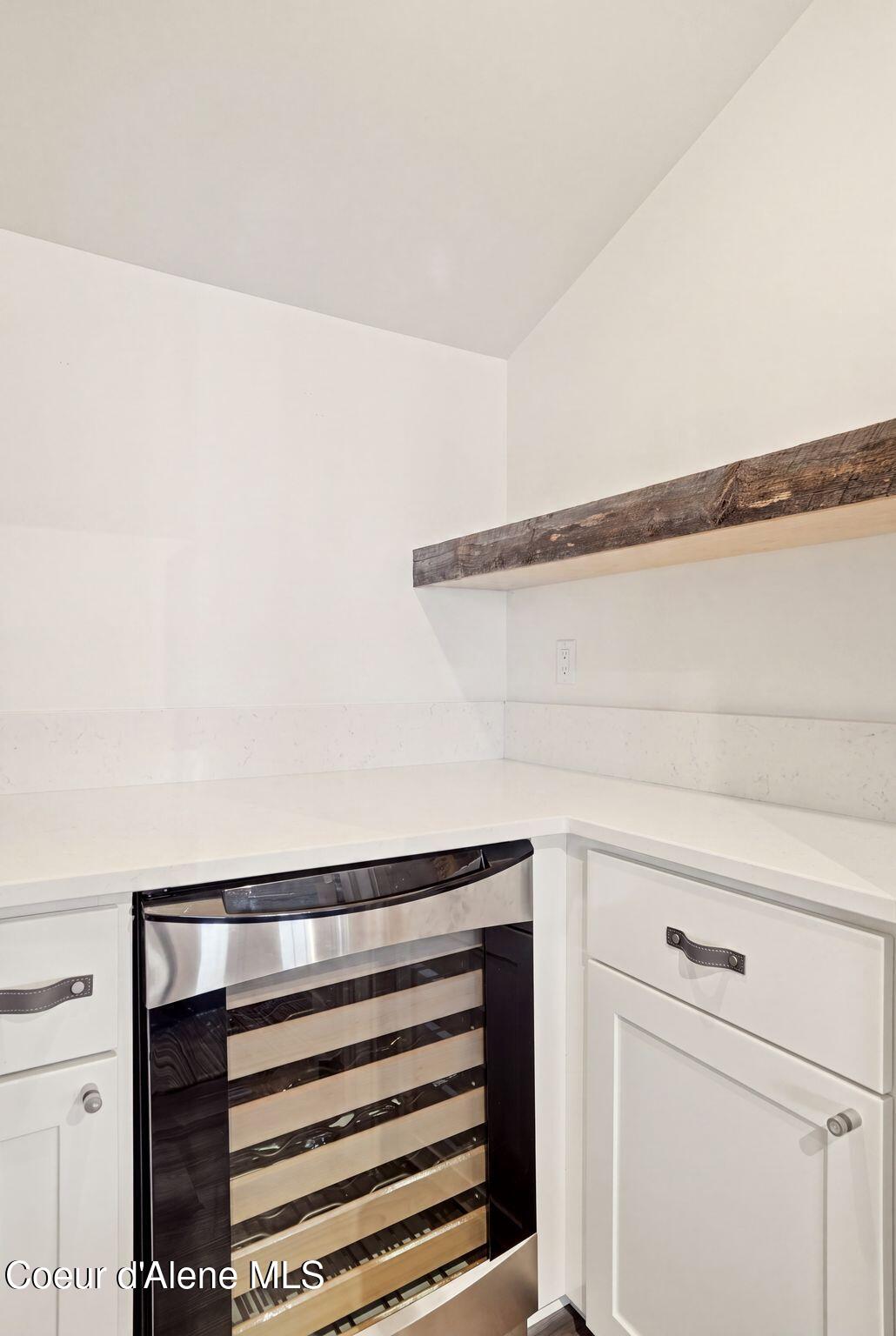 8411 W Lake Shr, Coeur d'Alene