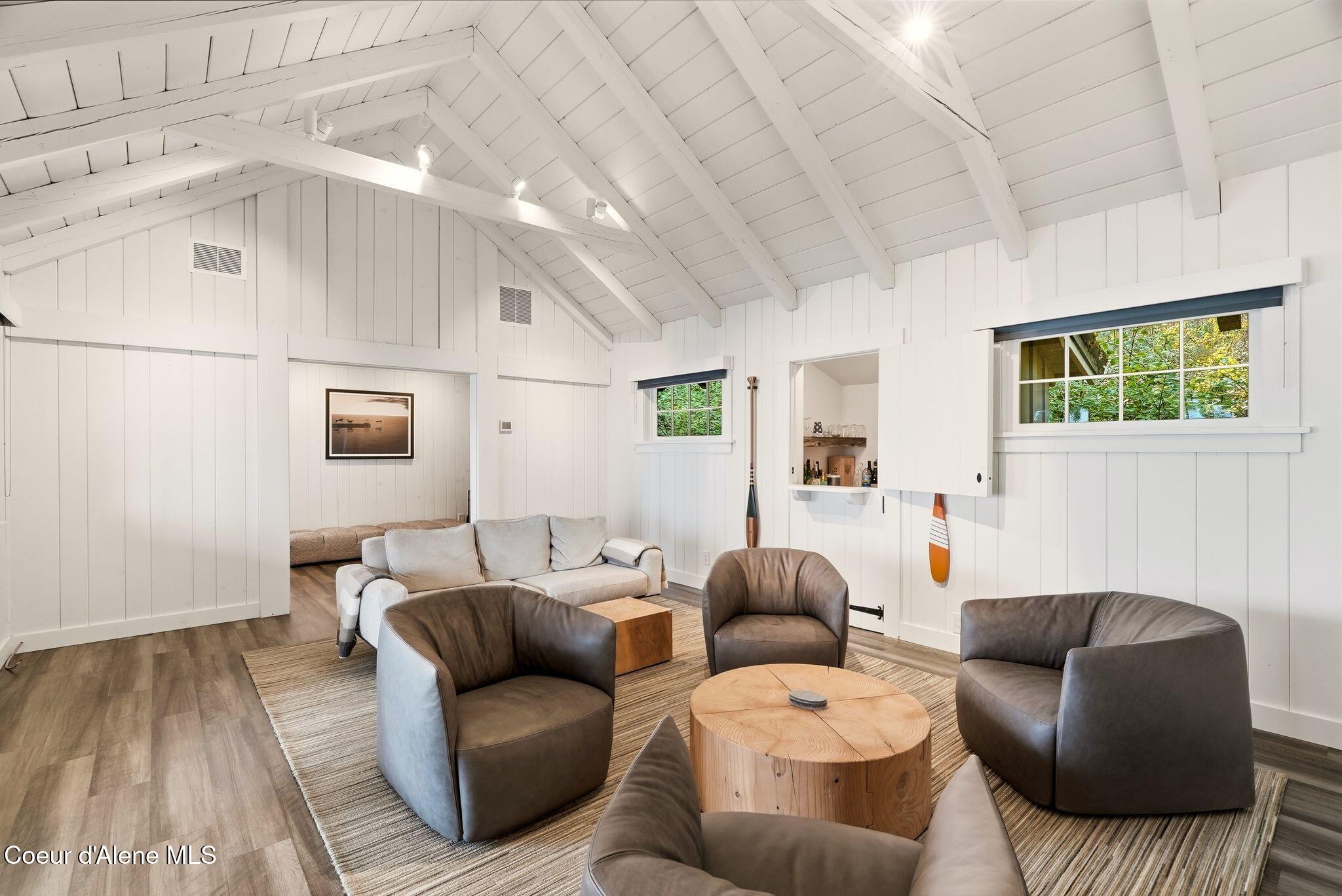 8411 W Lake Shr, Coeur d'Alene